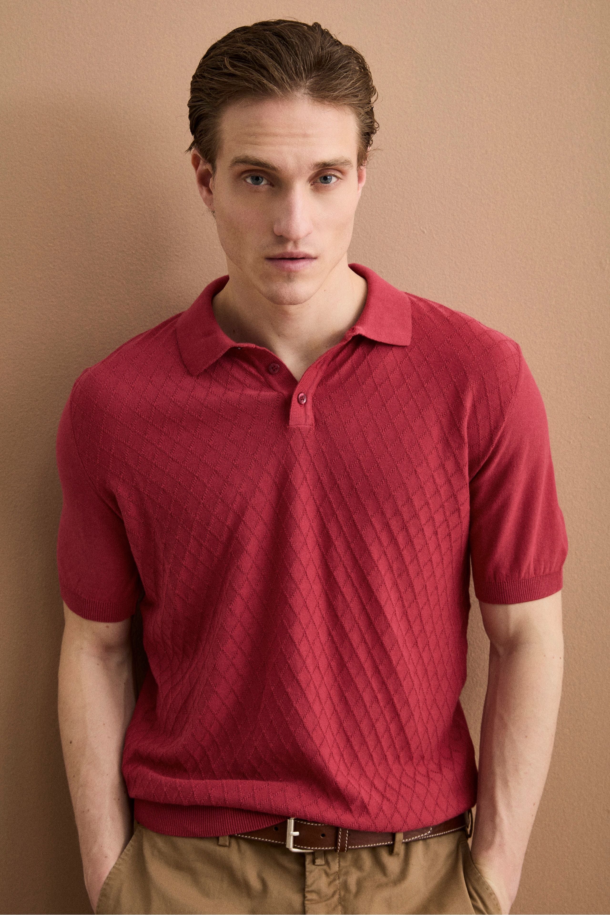 Herren Kurzarm-Polo mit Rautenmuster aus Baumwoll-Crêpe - GERANIENROT