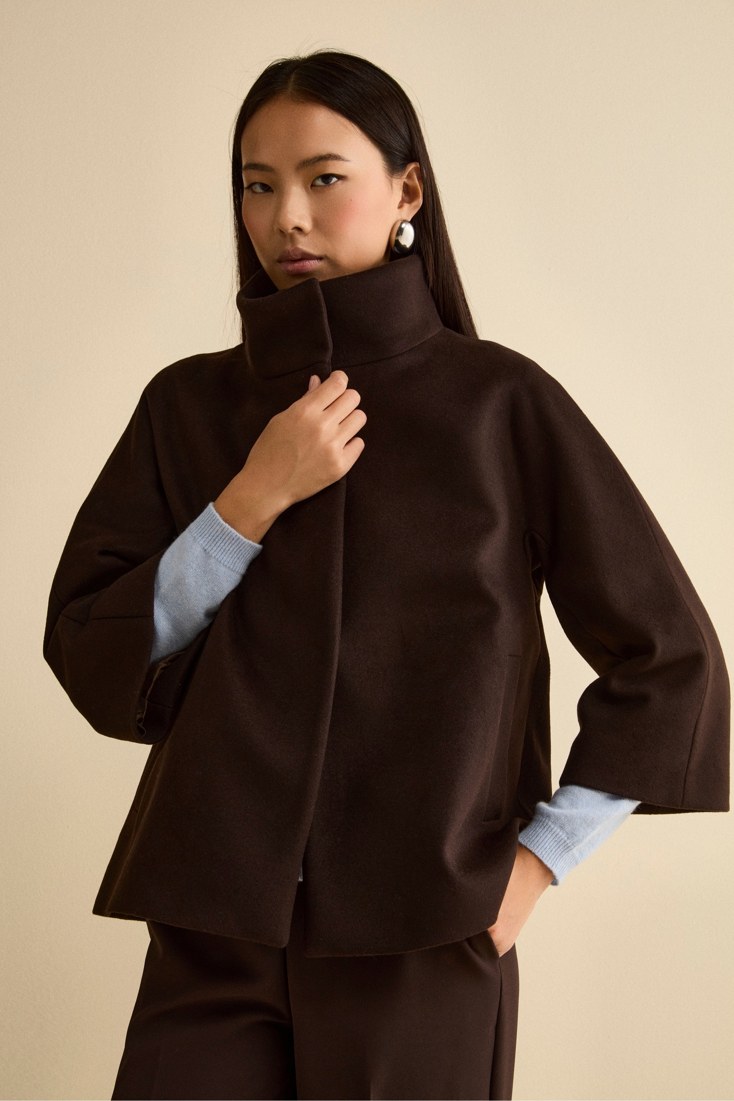 Short Oversized Coat in Wool and Cashmere Blend - Dark brown