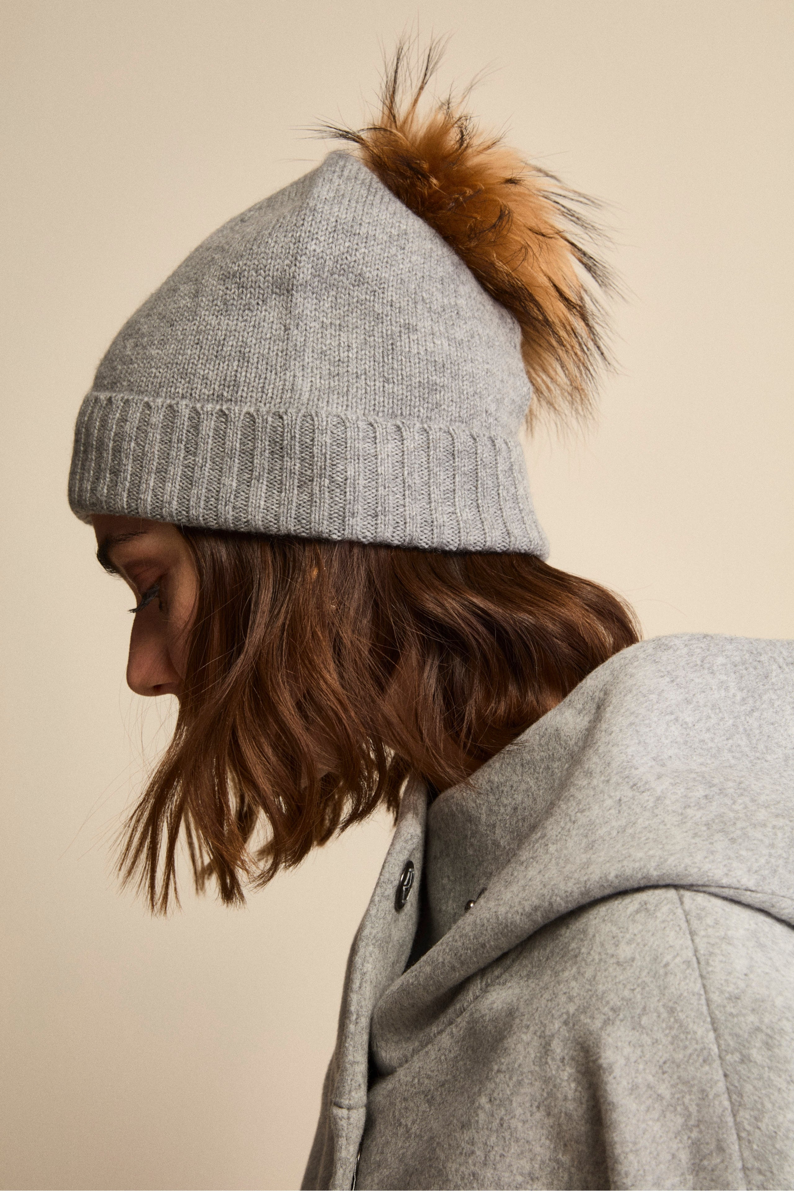 Cashmere Beanie with Pom-Pom - LIGHT GREY