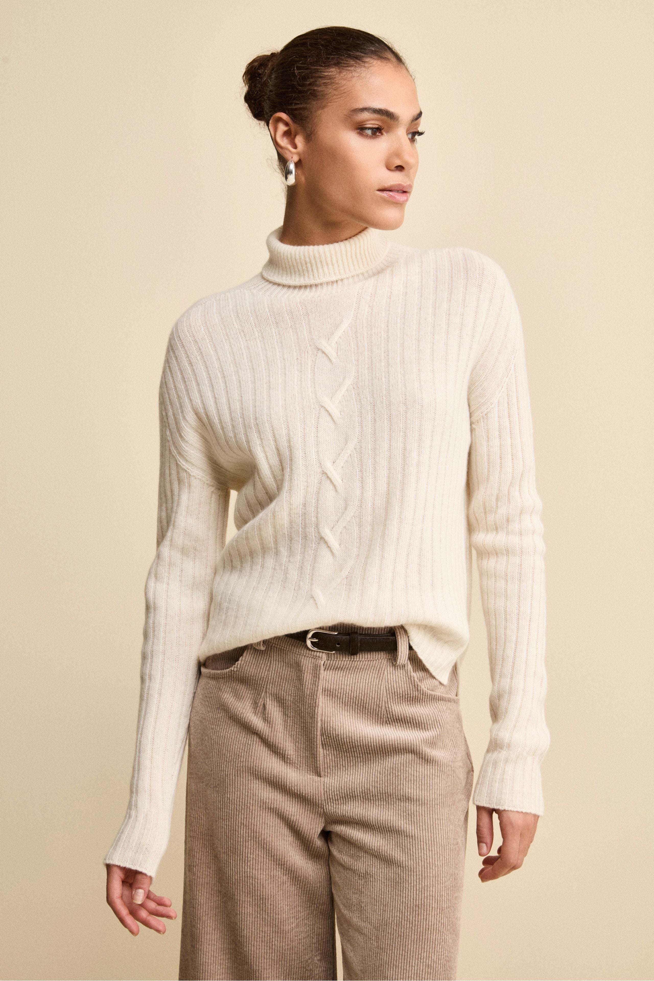 Turtleneck in Wool and Cashmere with Cable Detail - Cream white
