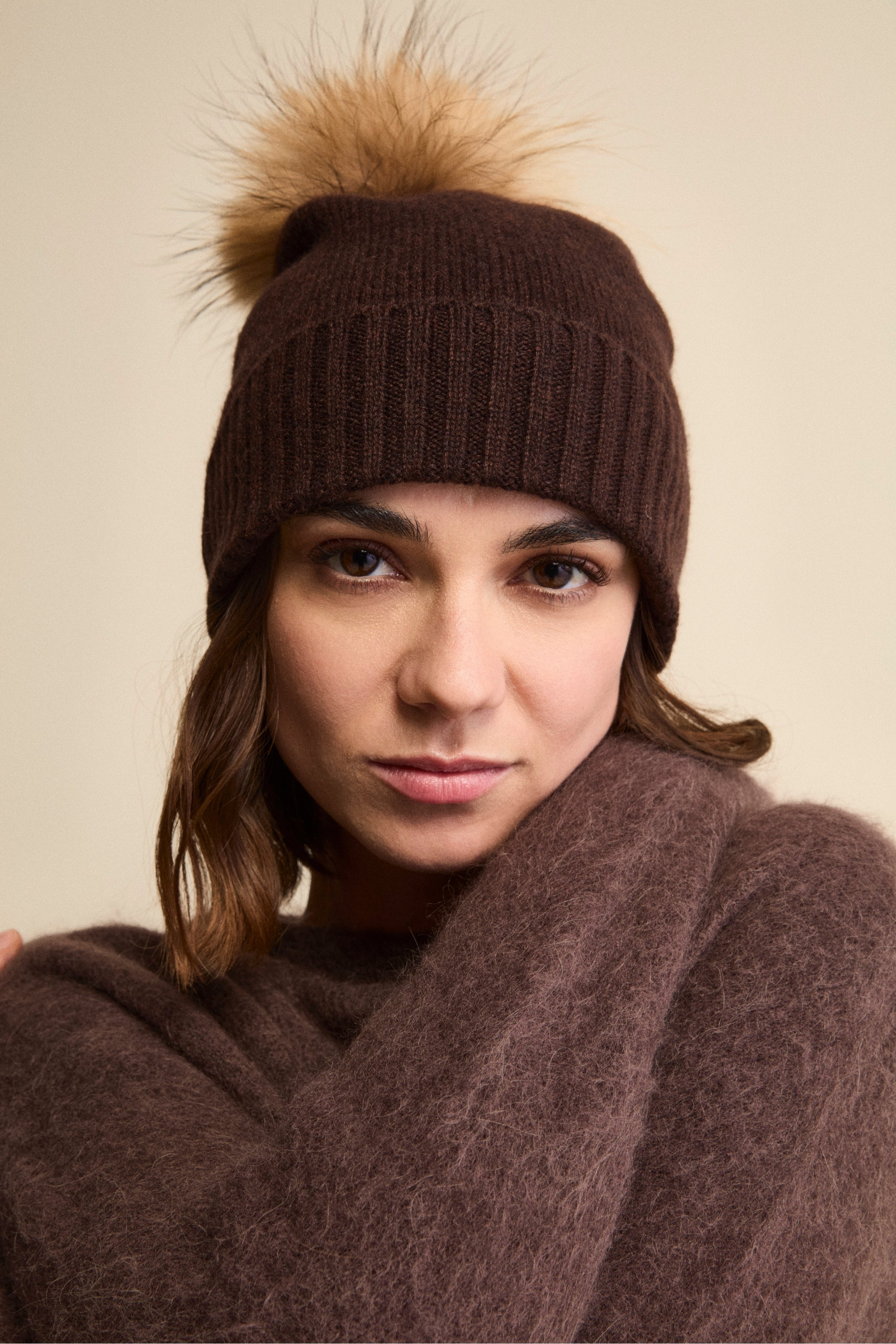 Cashmere Beanie with Pom-Pom - COFFEE