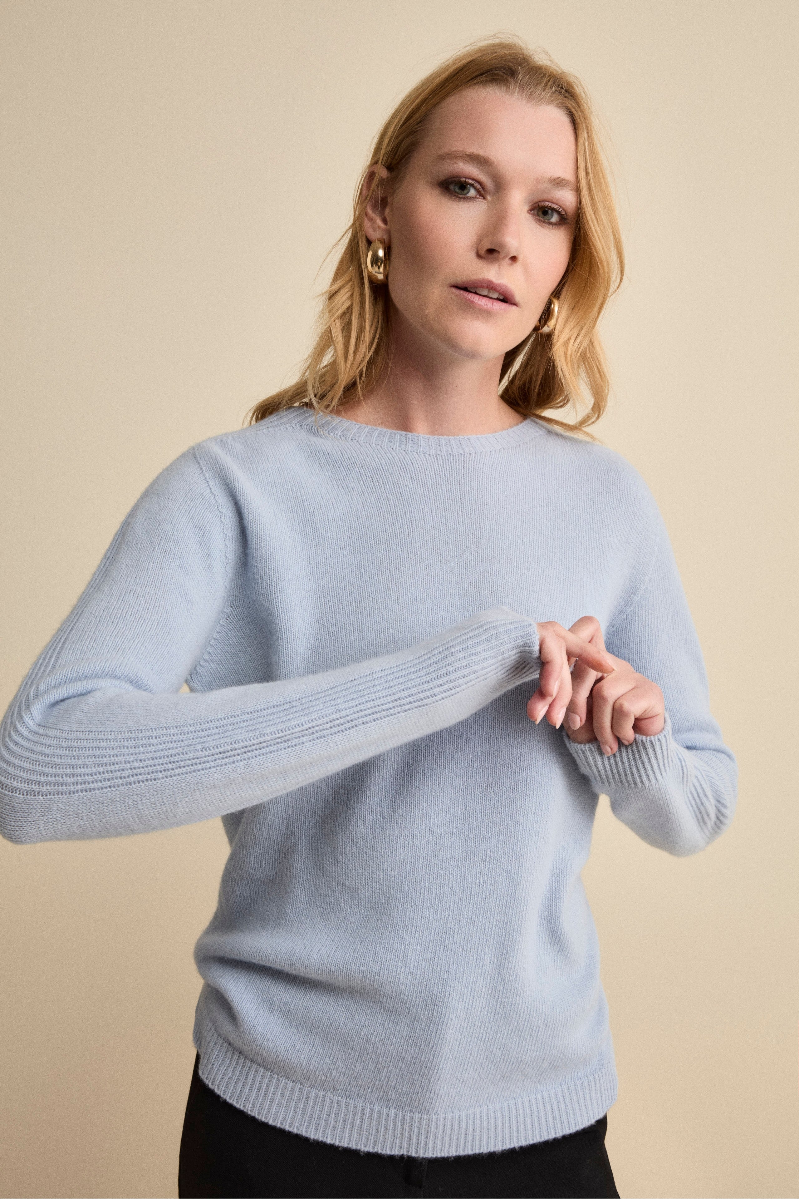 Merino Wool Crewneck with Textured Sleeves - Light blue