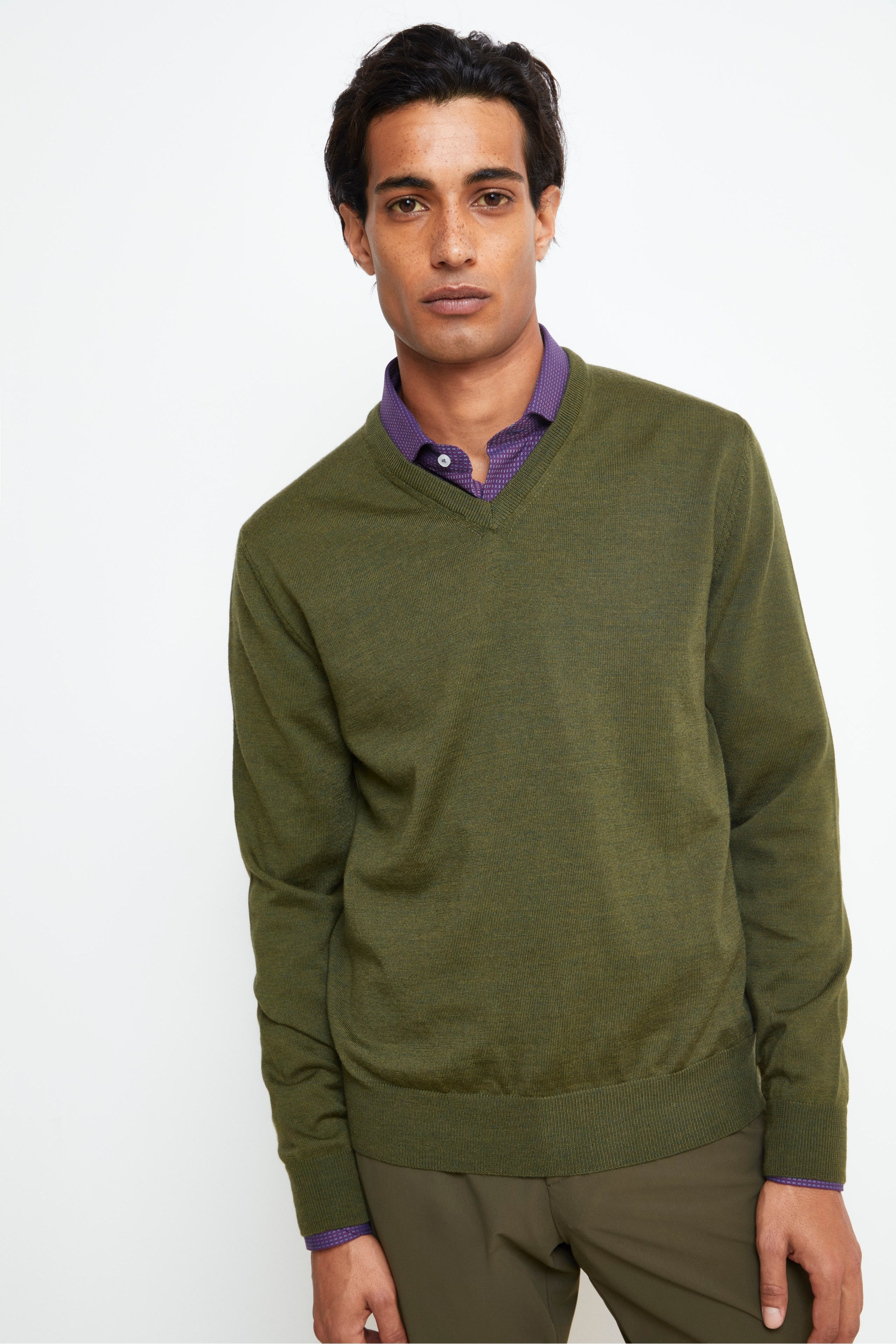 V-Neck Merino Wool Sweater Military green 46