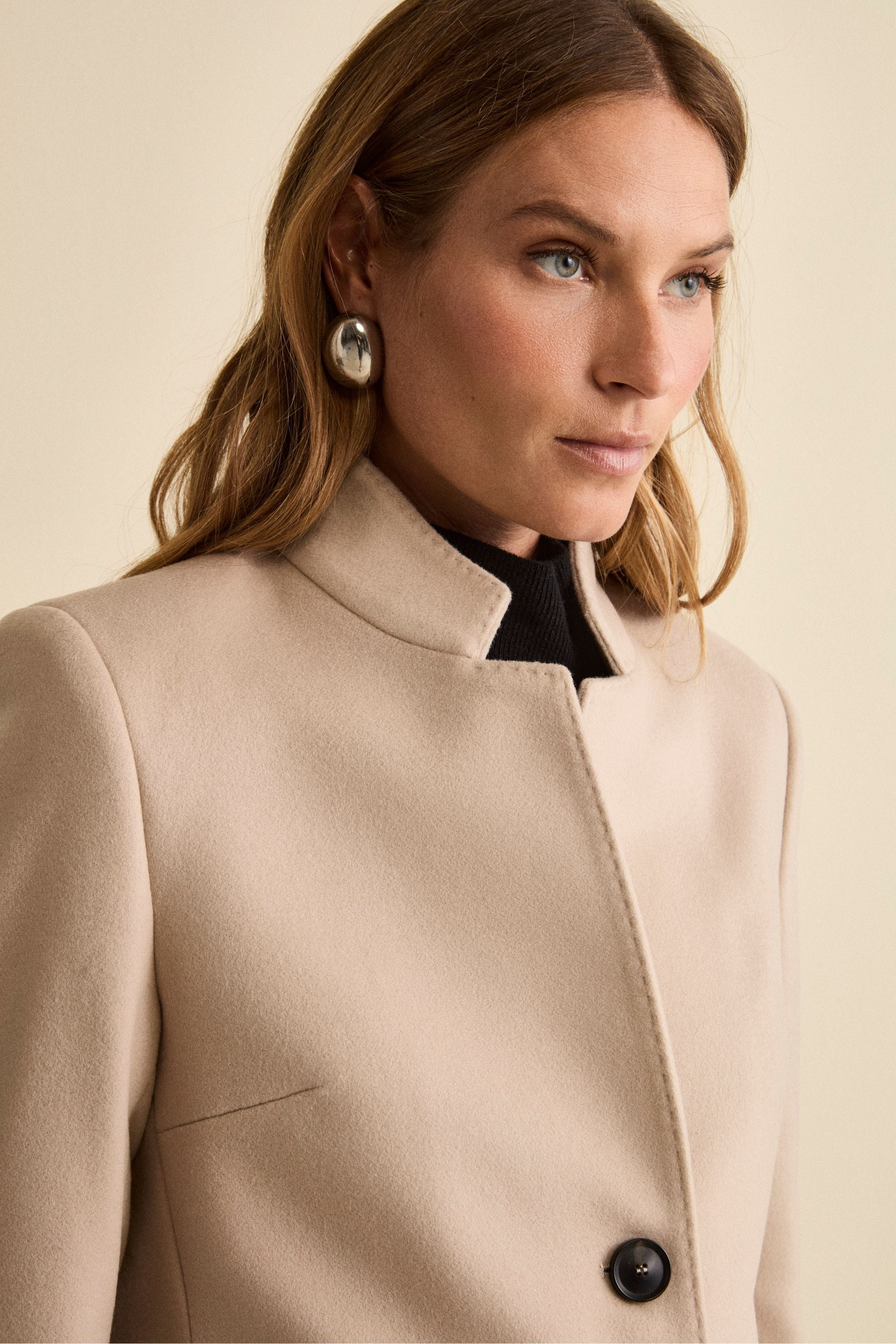 Fitted Midi Coat in Wool and Cashmere Blend - Chalk white