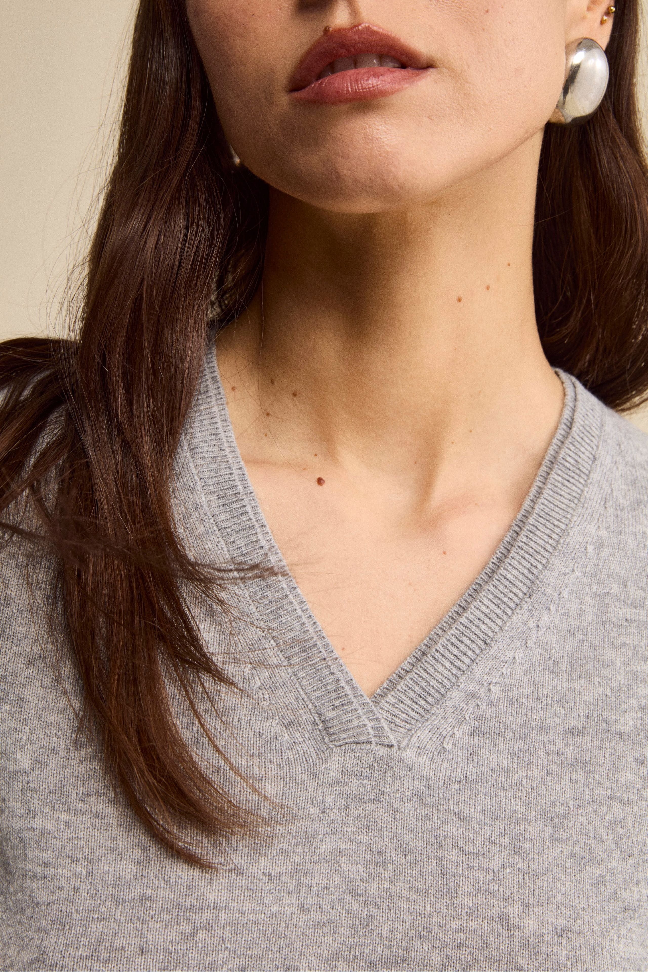 Silk and Cashmere V-Neck Pullover - Light grey