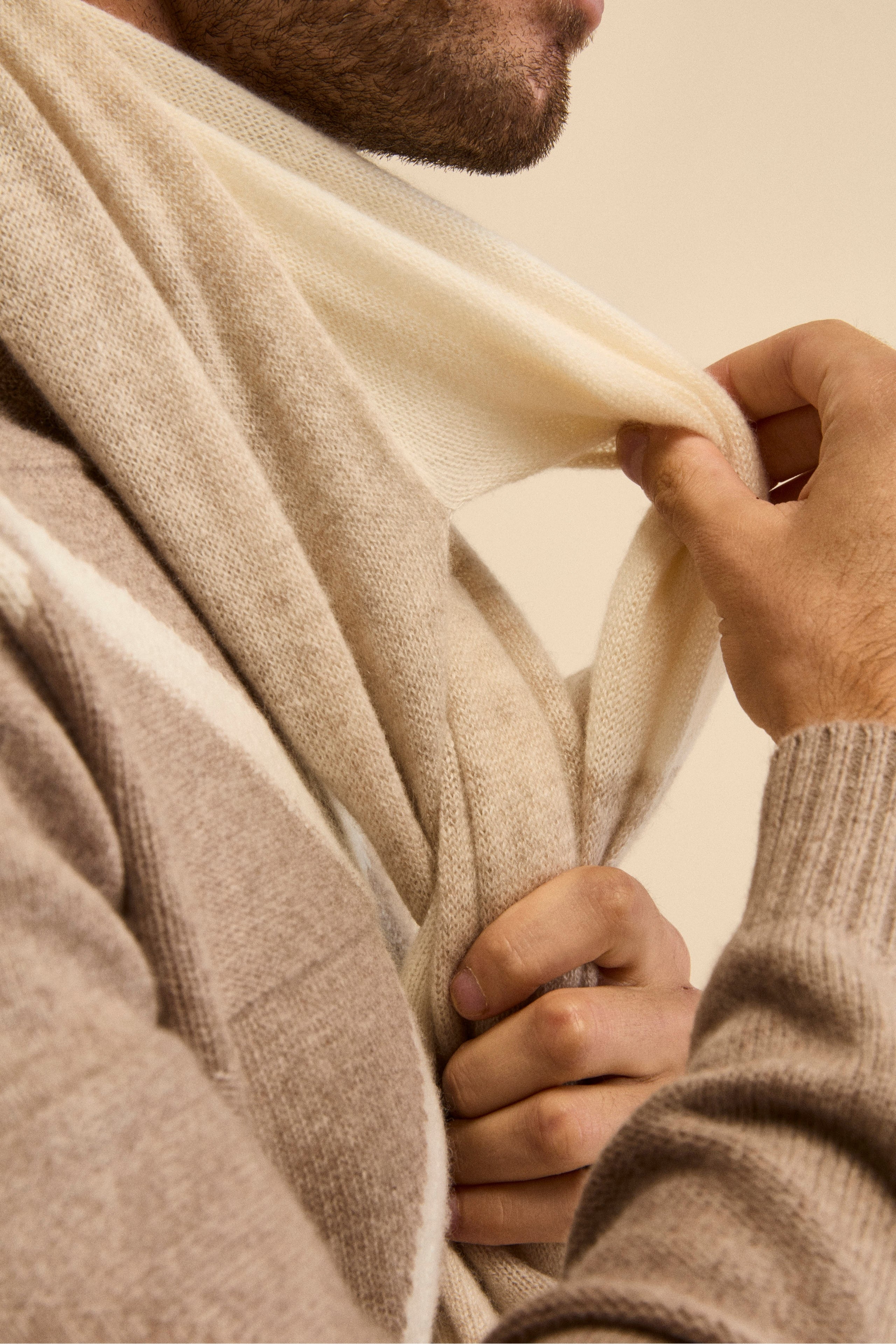 Bicolor cashmere knit collar - -