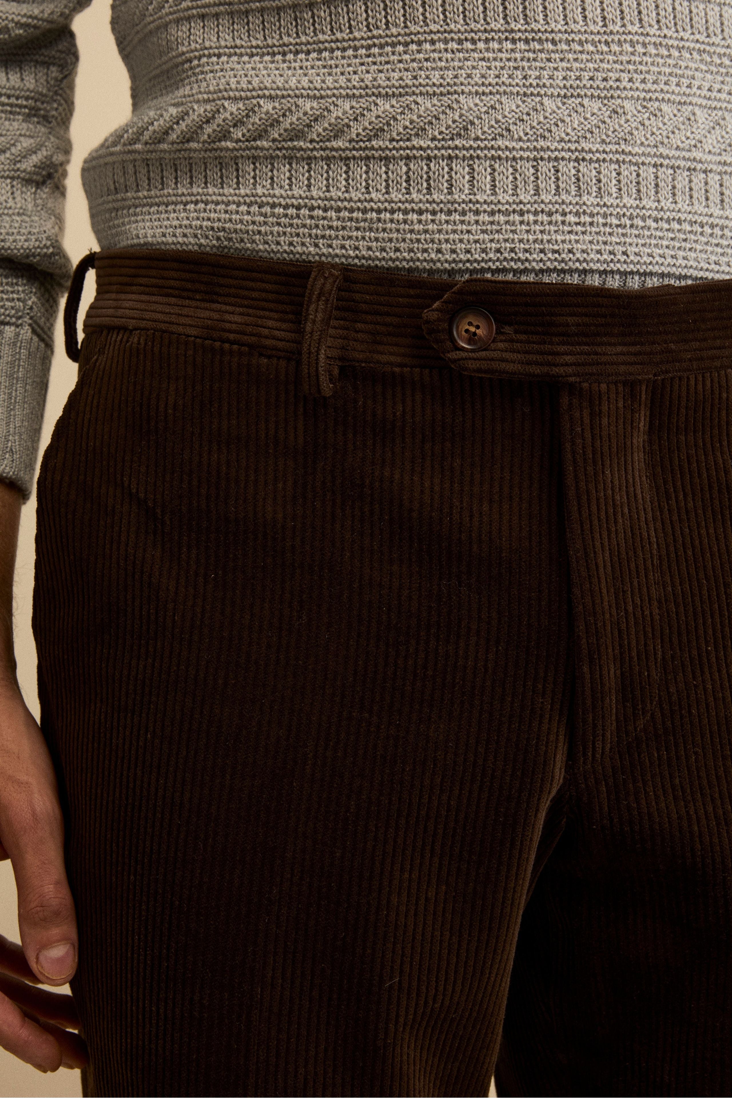 Chino Trousers in Velvet Comfort Fit - brown