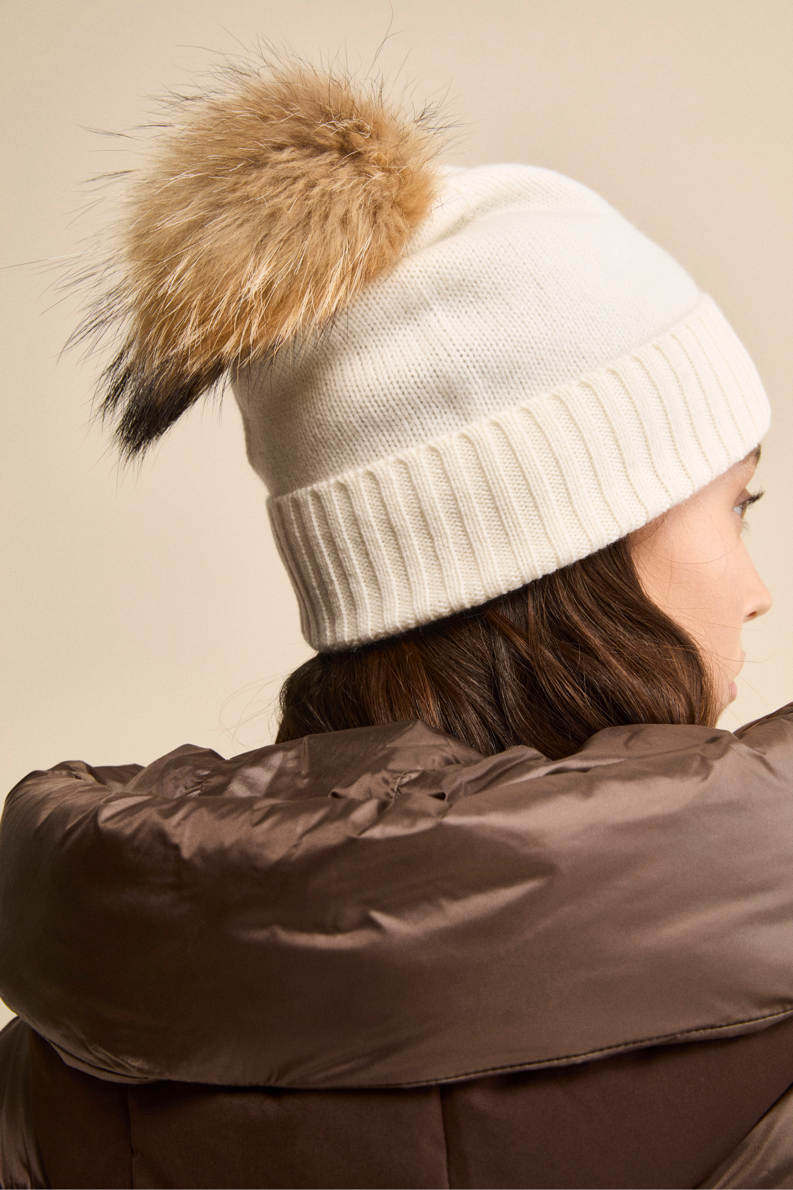 Cashmere Beanie with Pom-Pom - WHITE