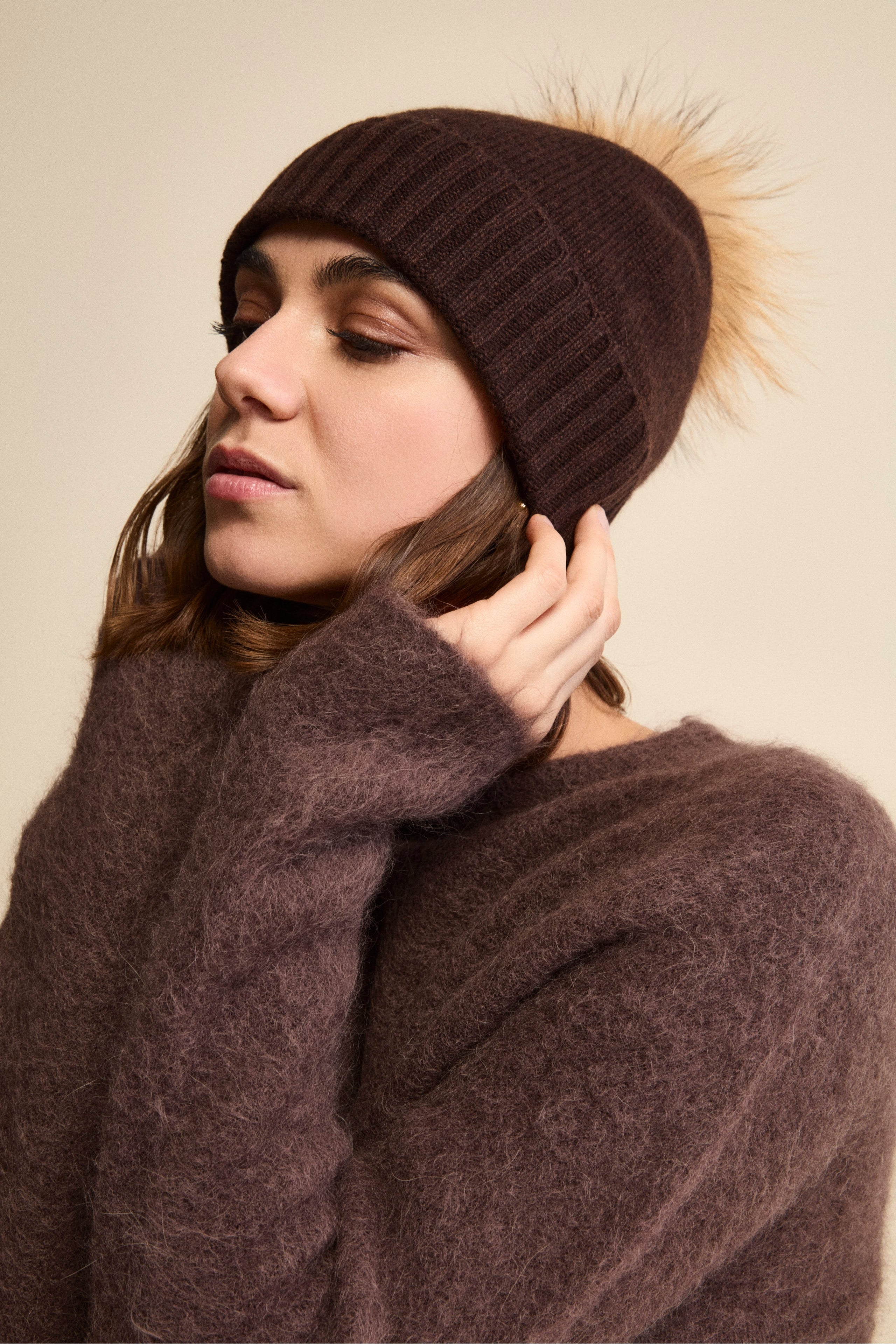 Cashmere Beanie with Pom-Pom - COFFEE