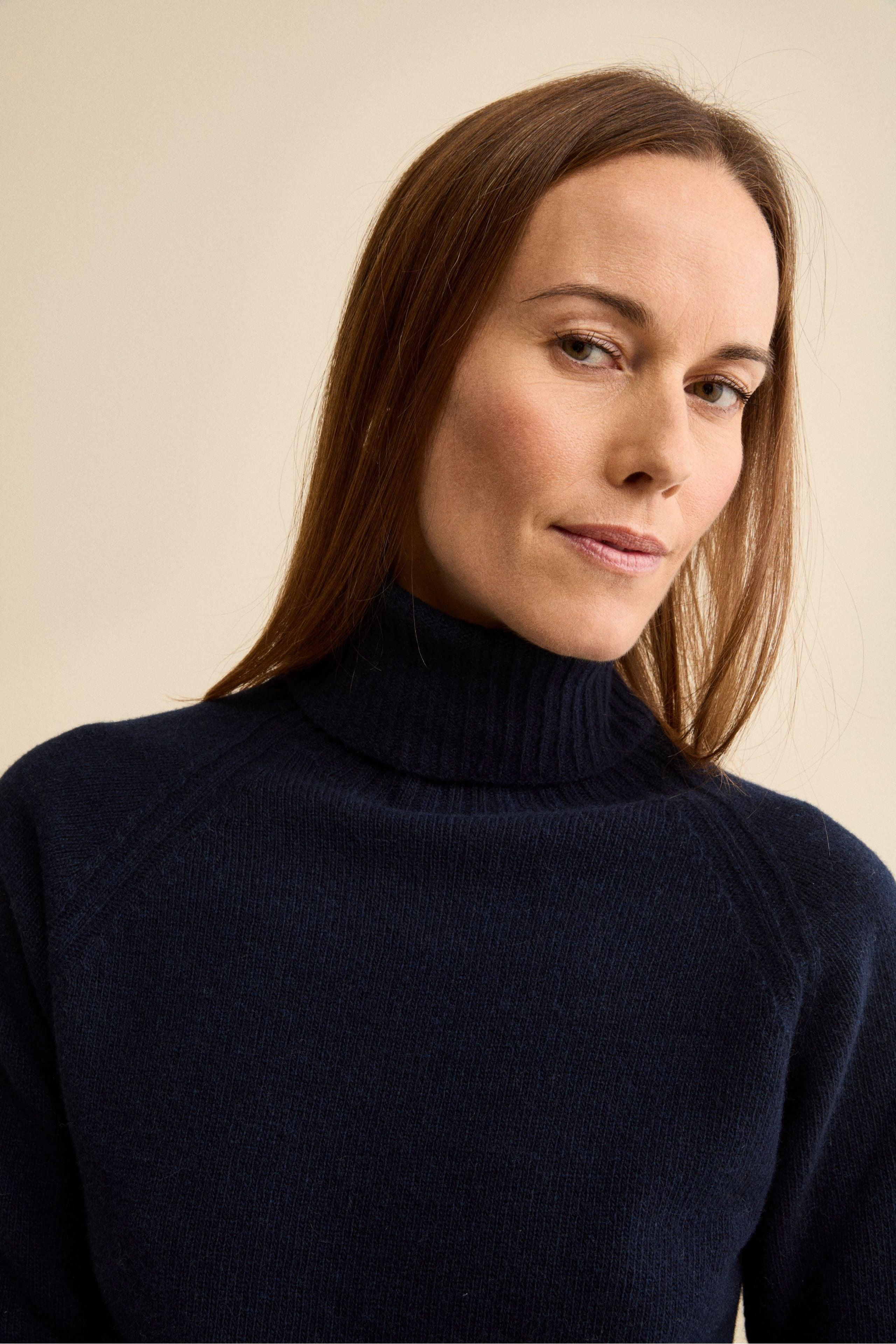 Raglan Turtleneck in Wool and Cashmere with Ribbed Neck - BLUE