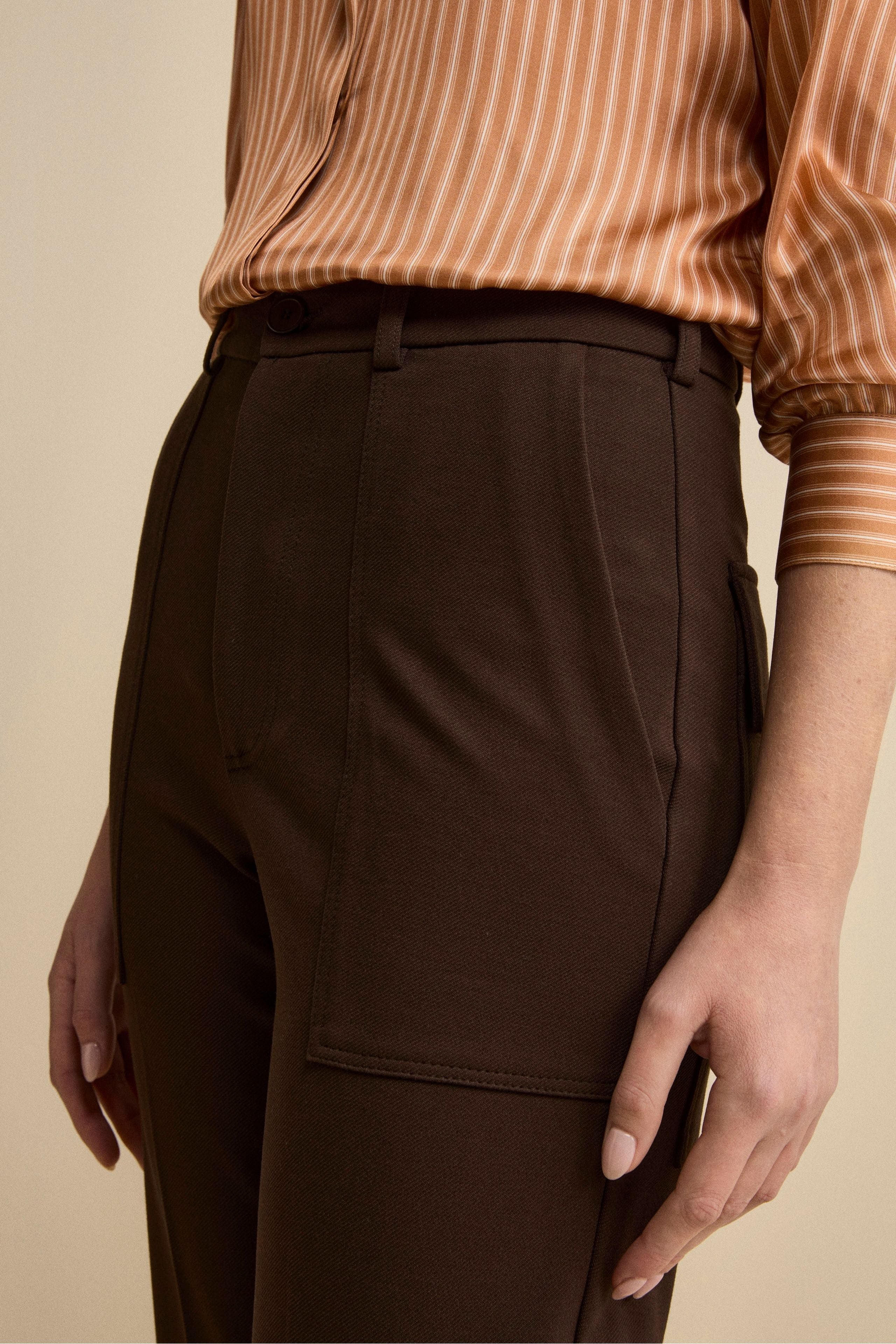 Elegant Straight-Leg Cargo Trousers - Dark brown