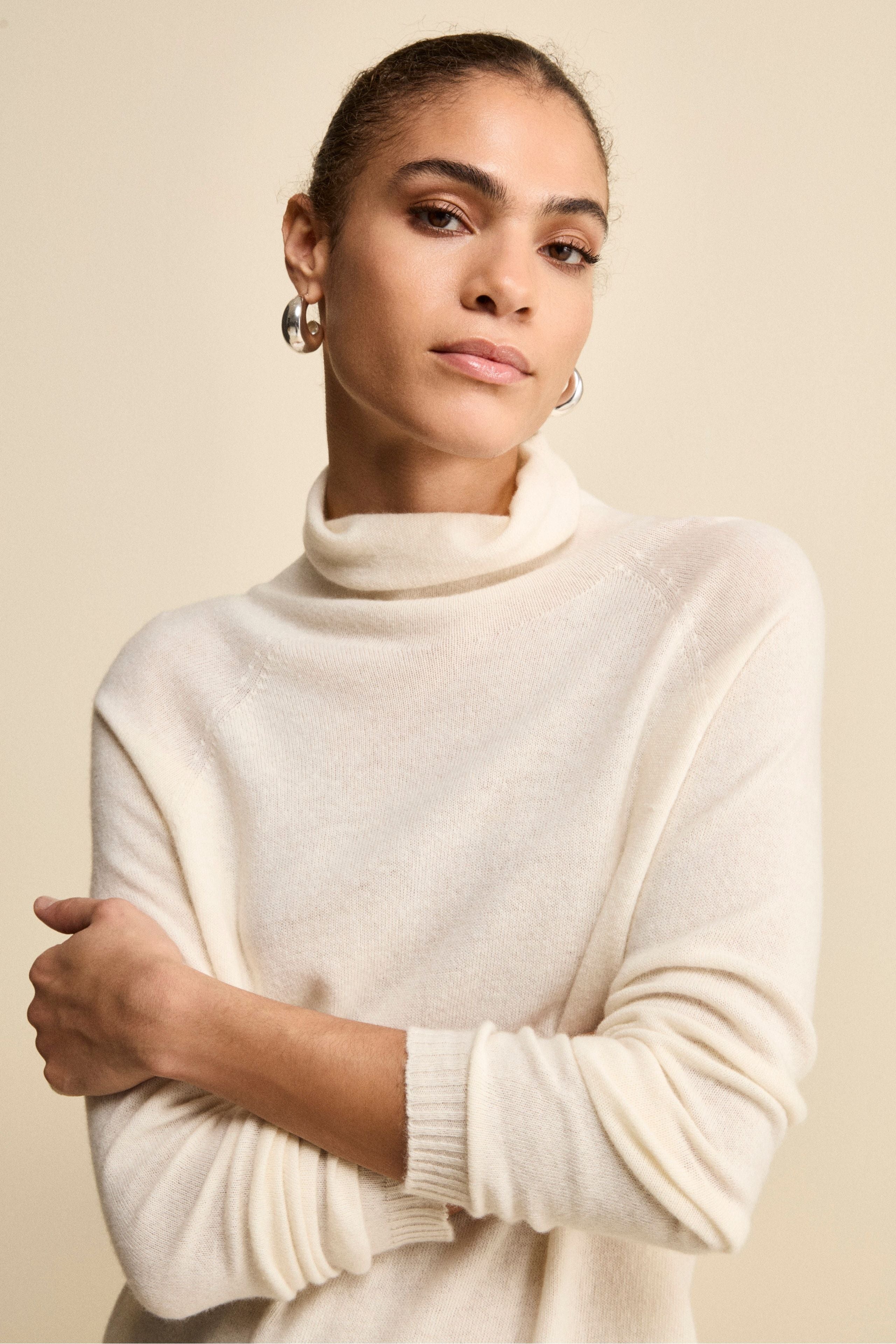 Soft Collar Cashmere Wool Sweater - Cream white