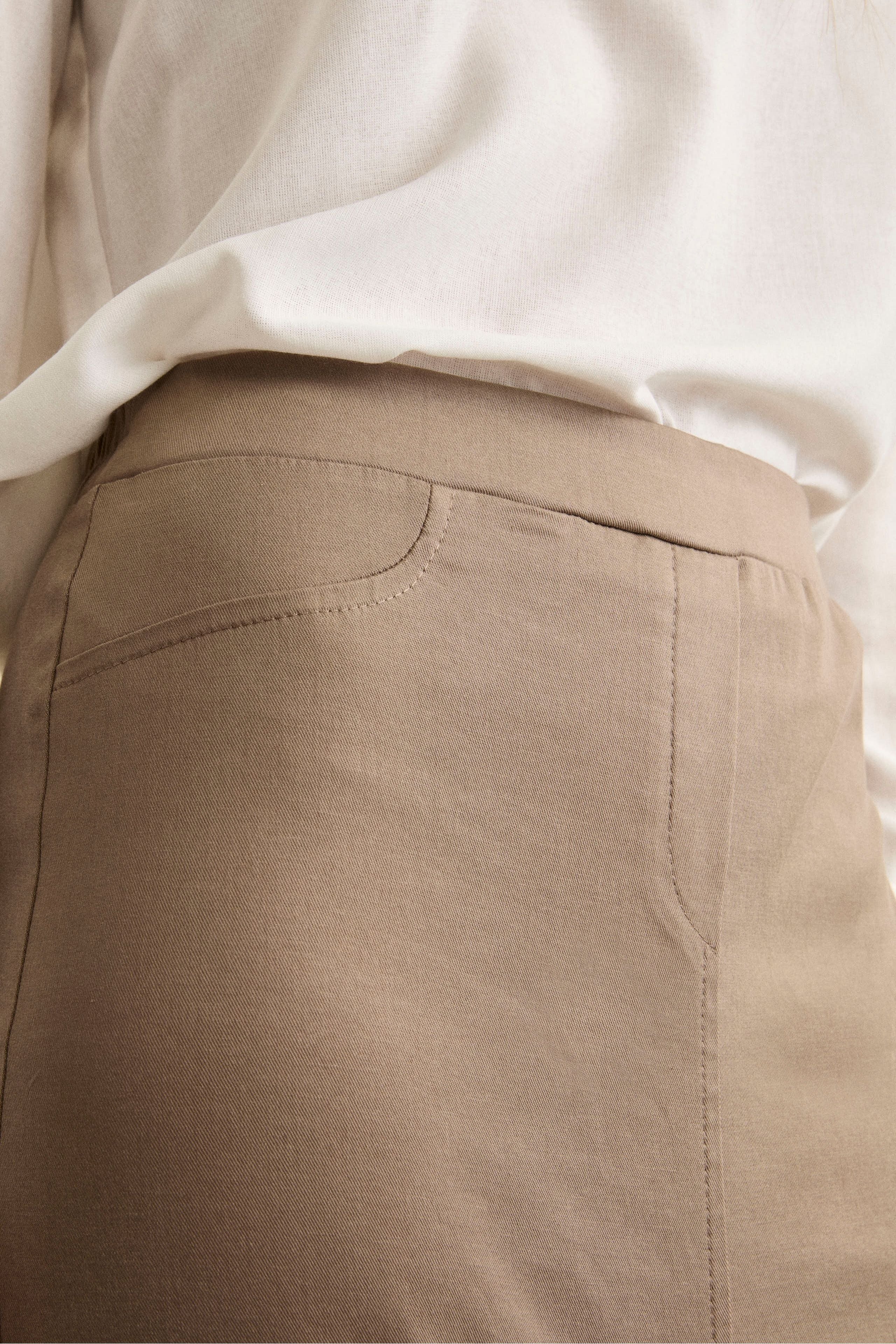 Langer Gabardinerock mit Schlitz - grau