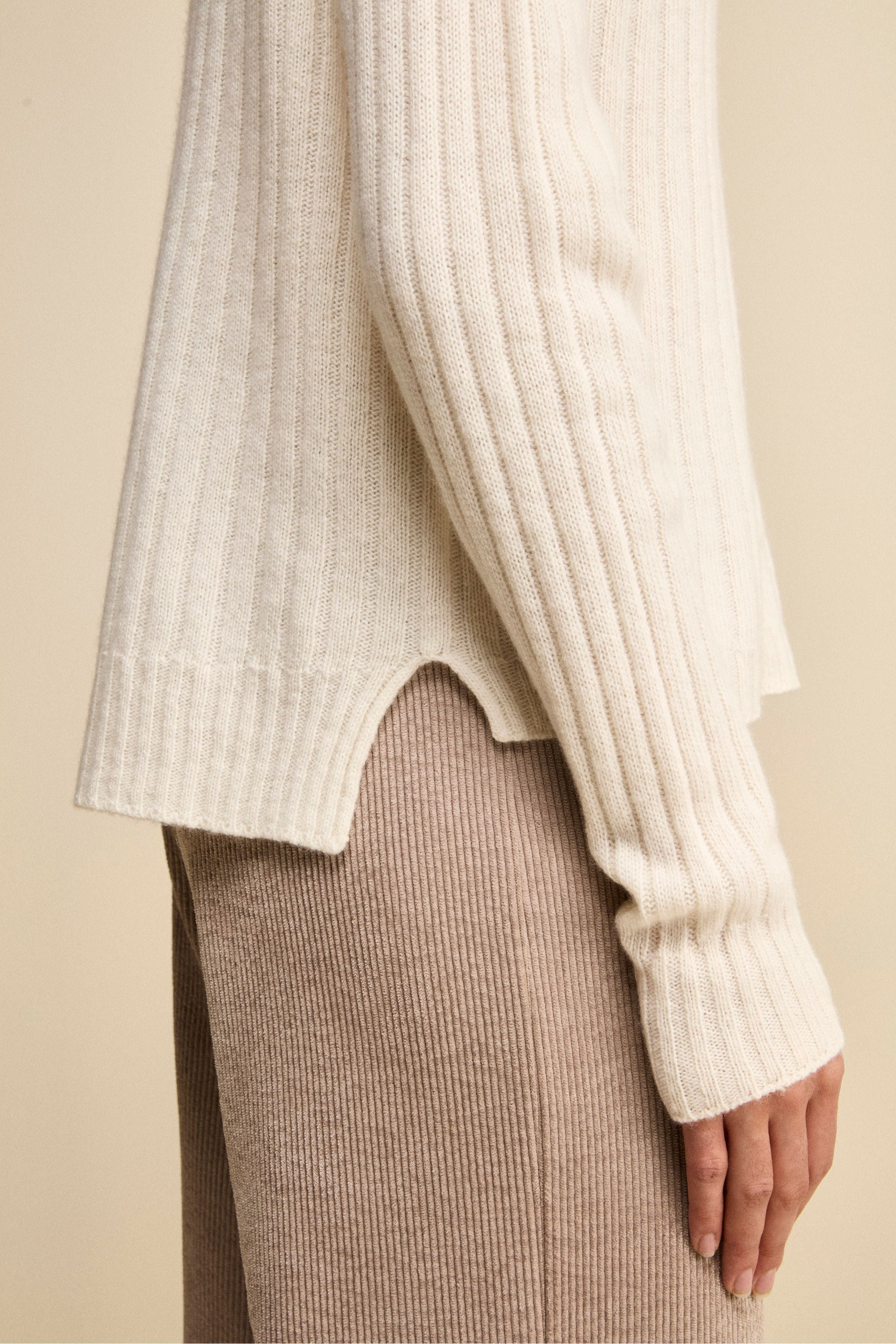 Turtleneck in Wool and Cashmere with Cable Detail - Cream white