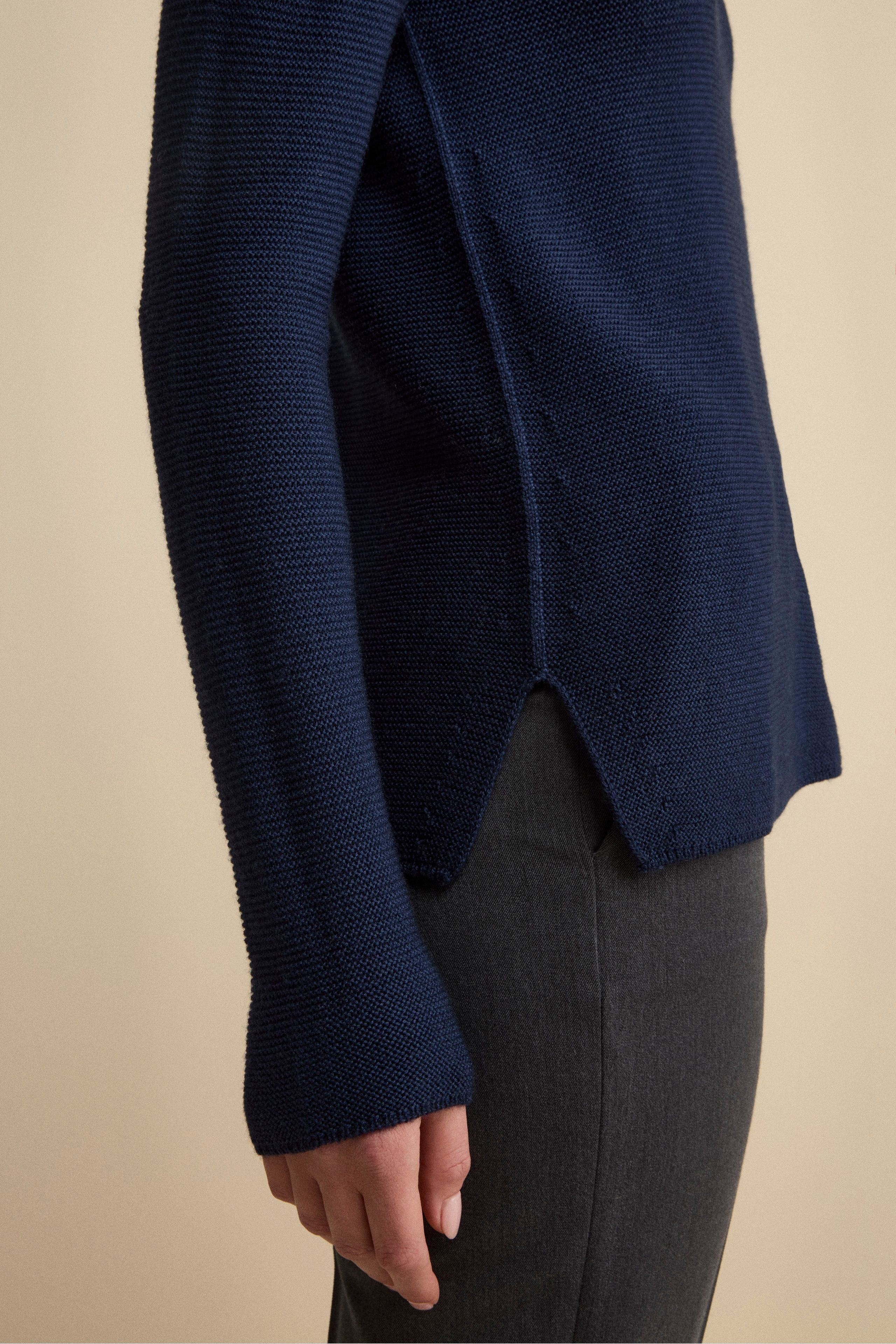 Sweater with Side Slits in Merino Wool - Navy blue