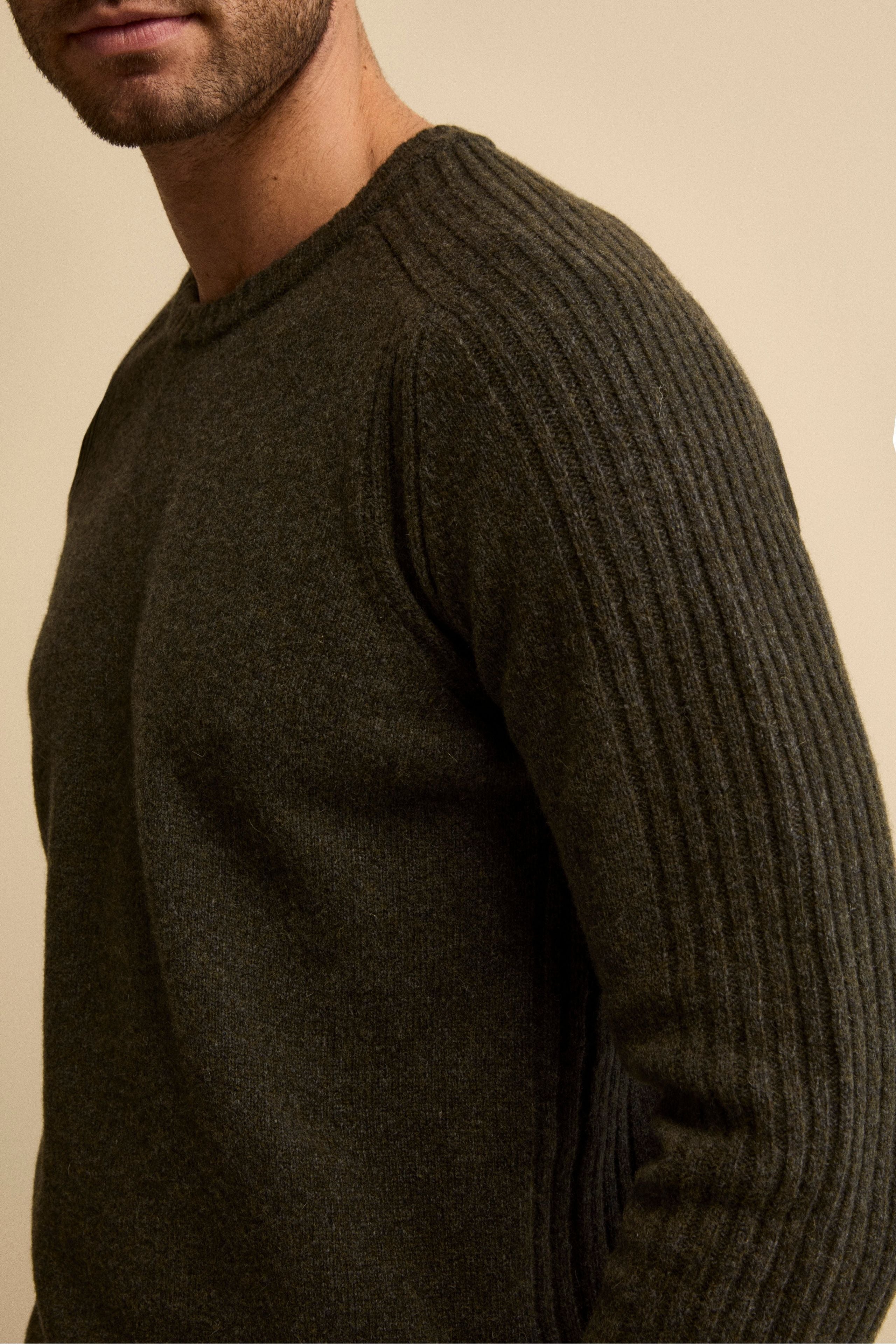 Ribbed Raglan Crewneck in Virgin Wool Blend - GREEN