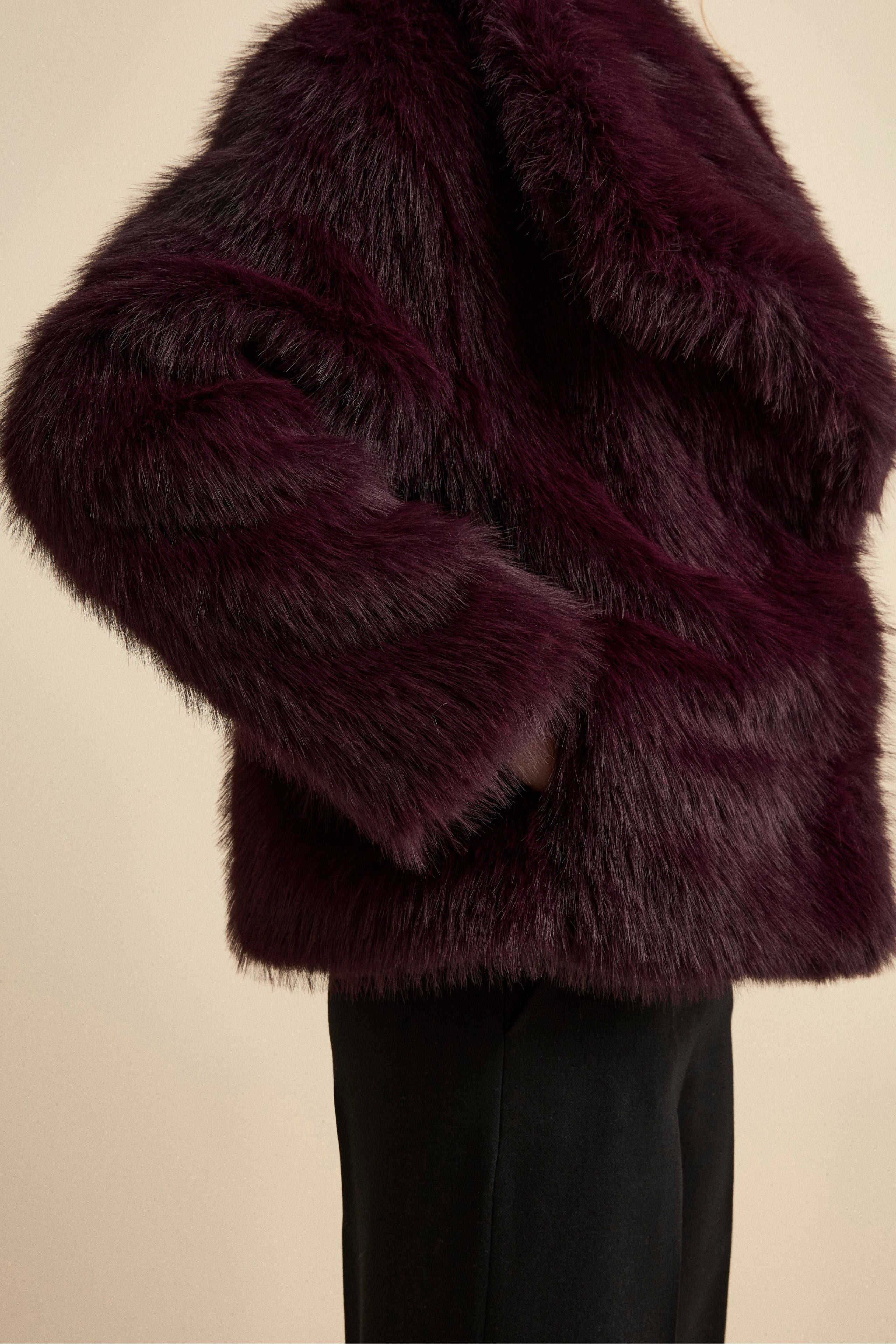 Veste courte en fausse fourrure doublée - Bourgogne