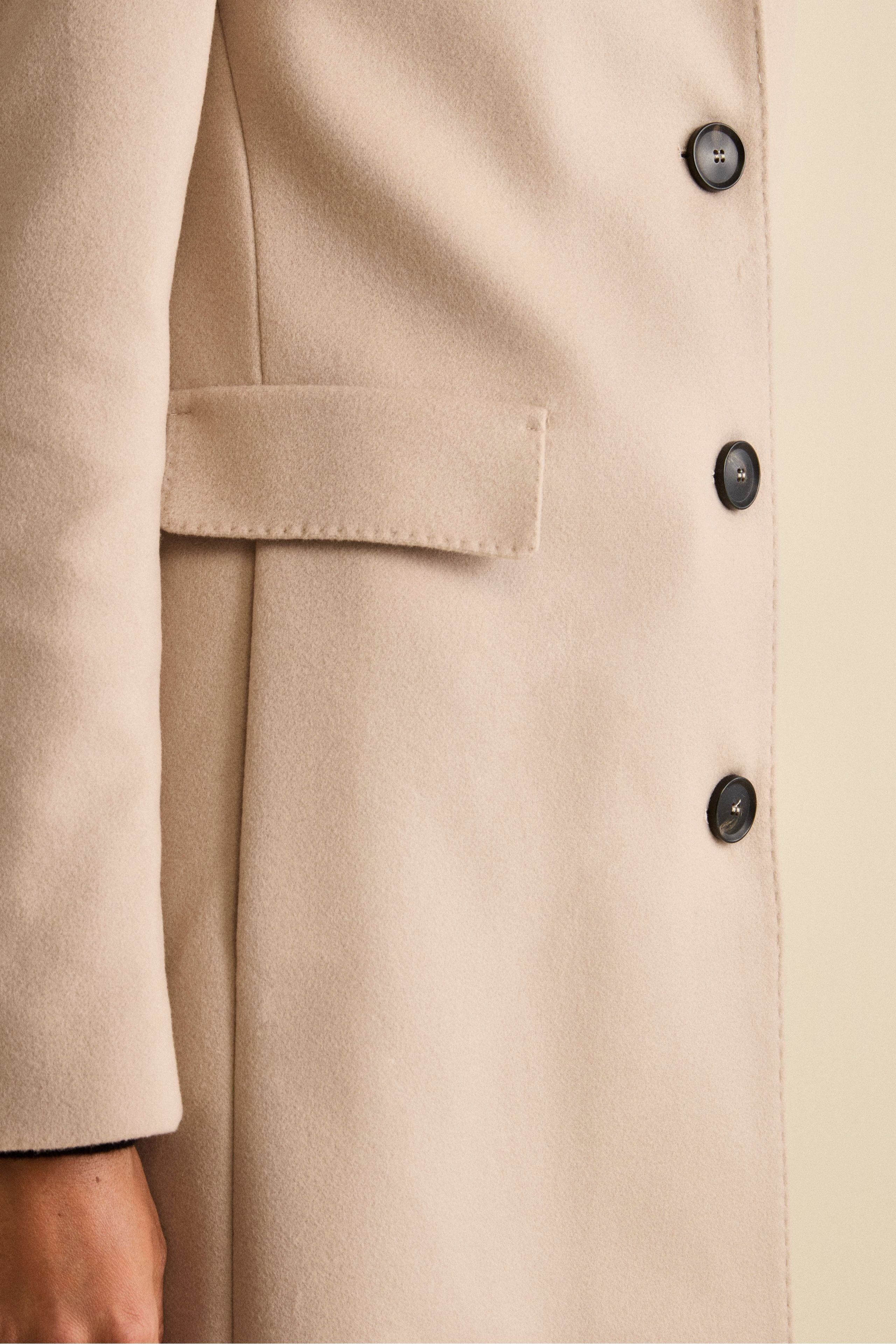 Fitted Midi Coat in Wool and Cashmere Blend - Chalk white