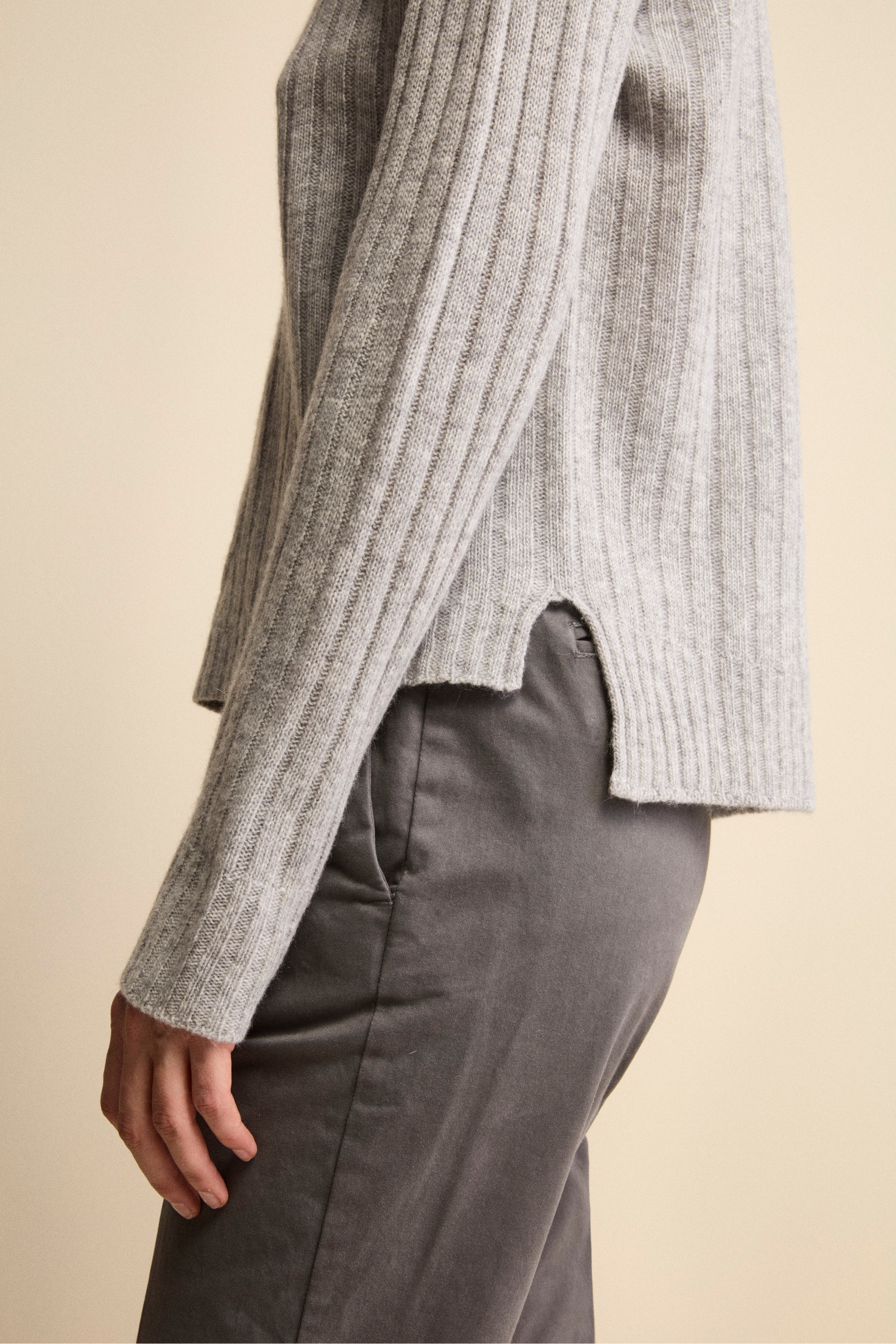 Boat-Neck Sweater in Wool and Cashmere - Light grey