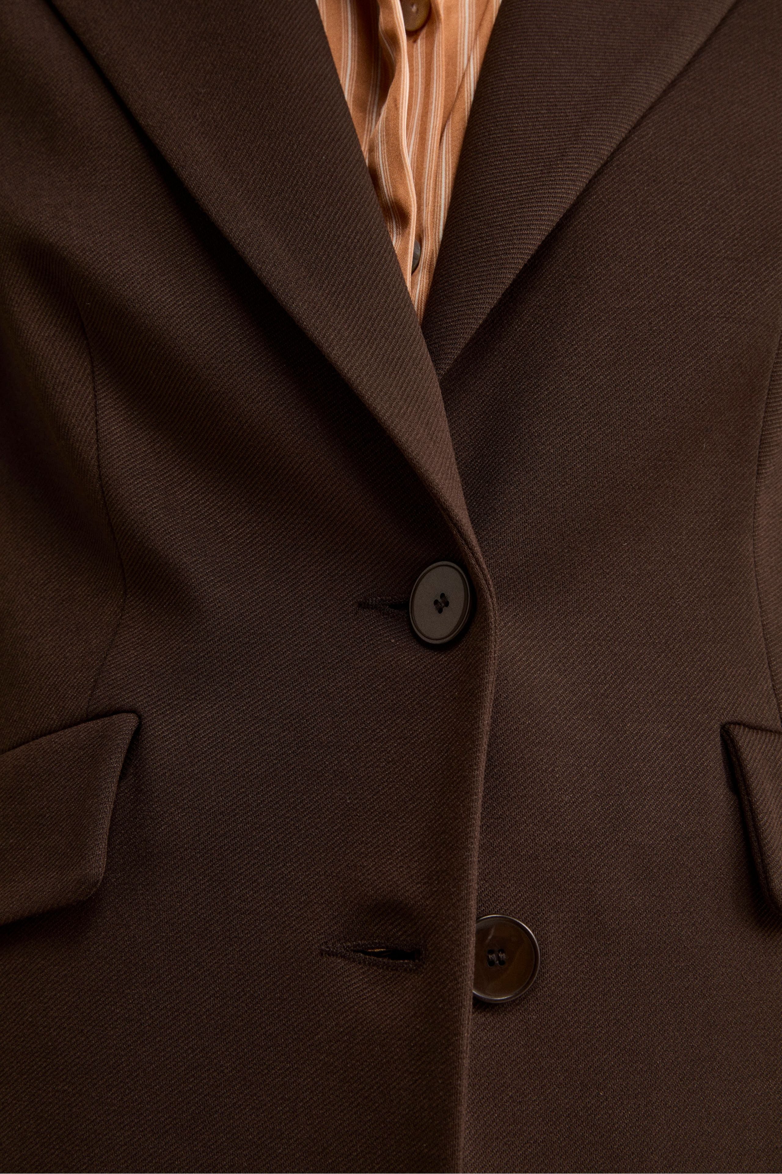 Elegant Long Jacket with Peak Lapels - Dark brown