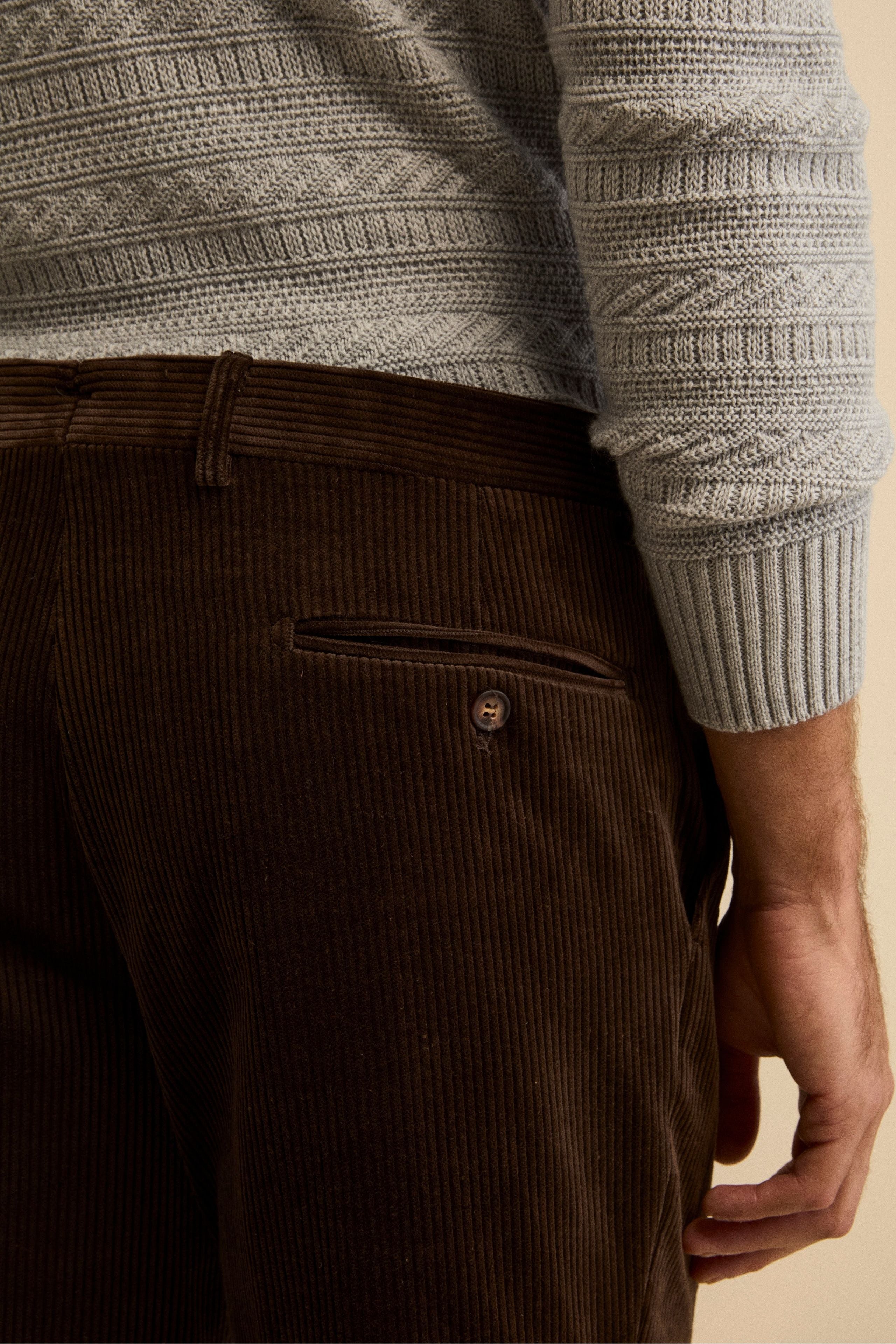 Chino Trousers in Velvet Comfort Fit - brown