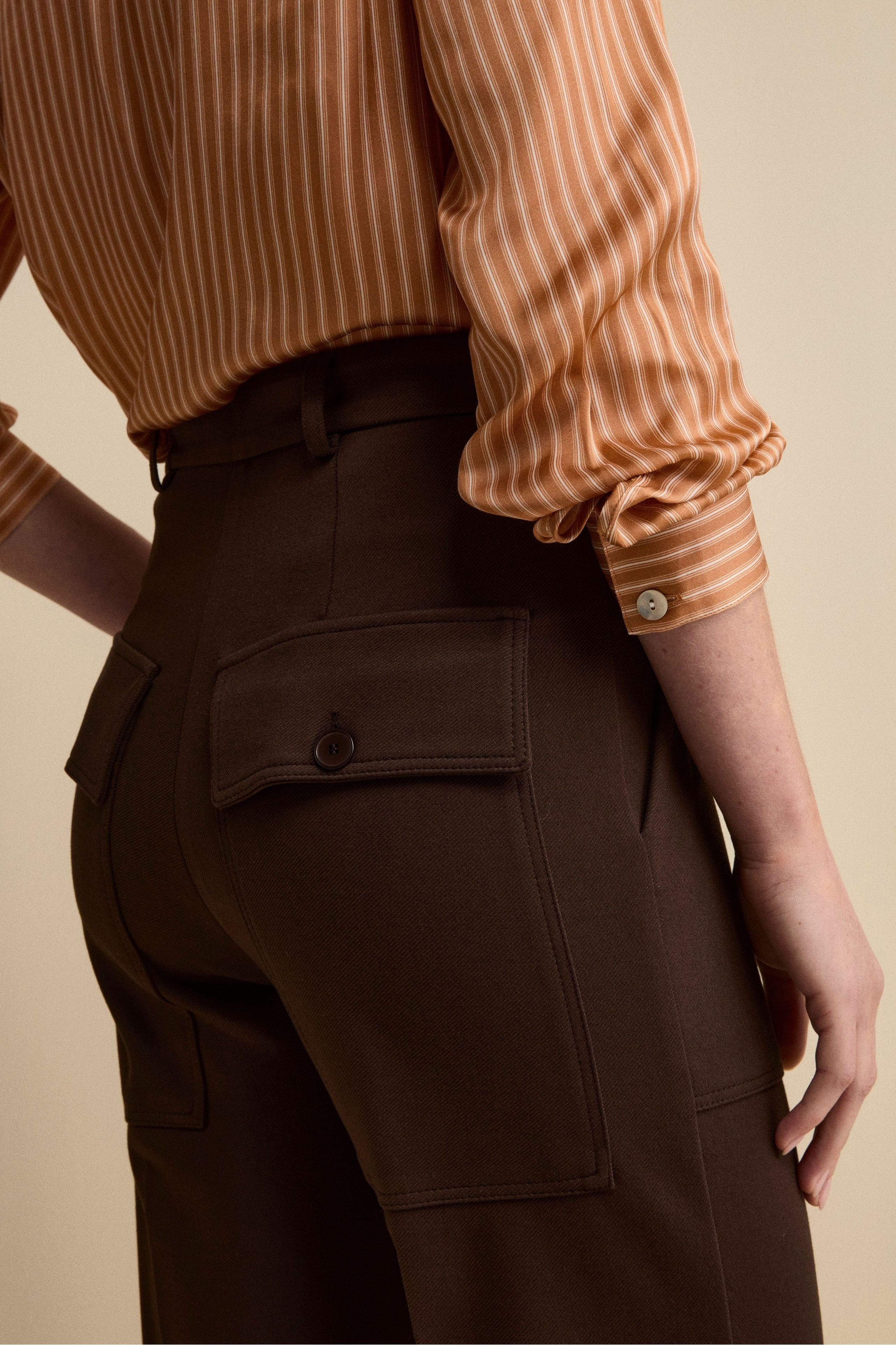 Elegant Straight-Leg Cargo Trousers - Dark brown