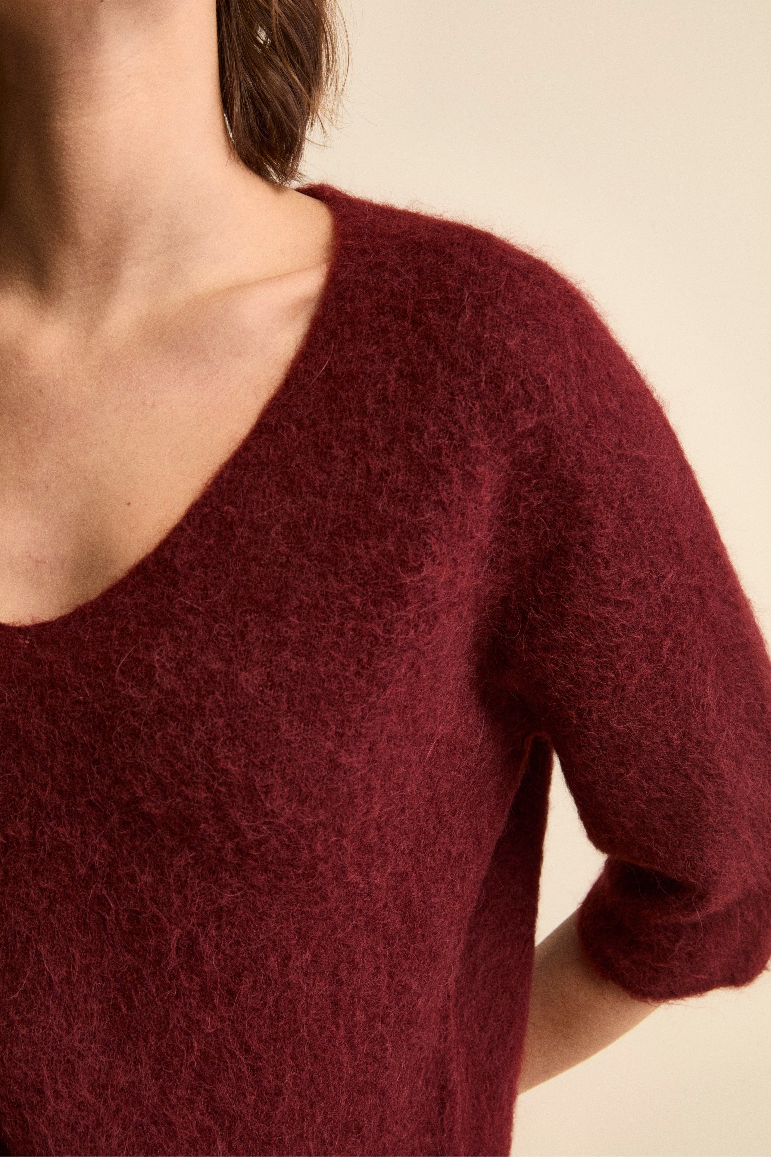 Boxy-Pullover mit V-Ausschnitt aus Alpaka-Mischung - Burgundisch