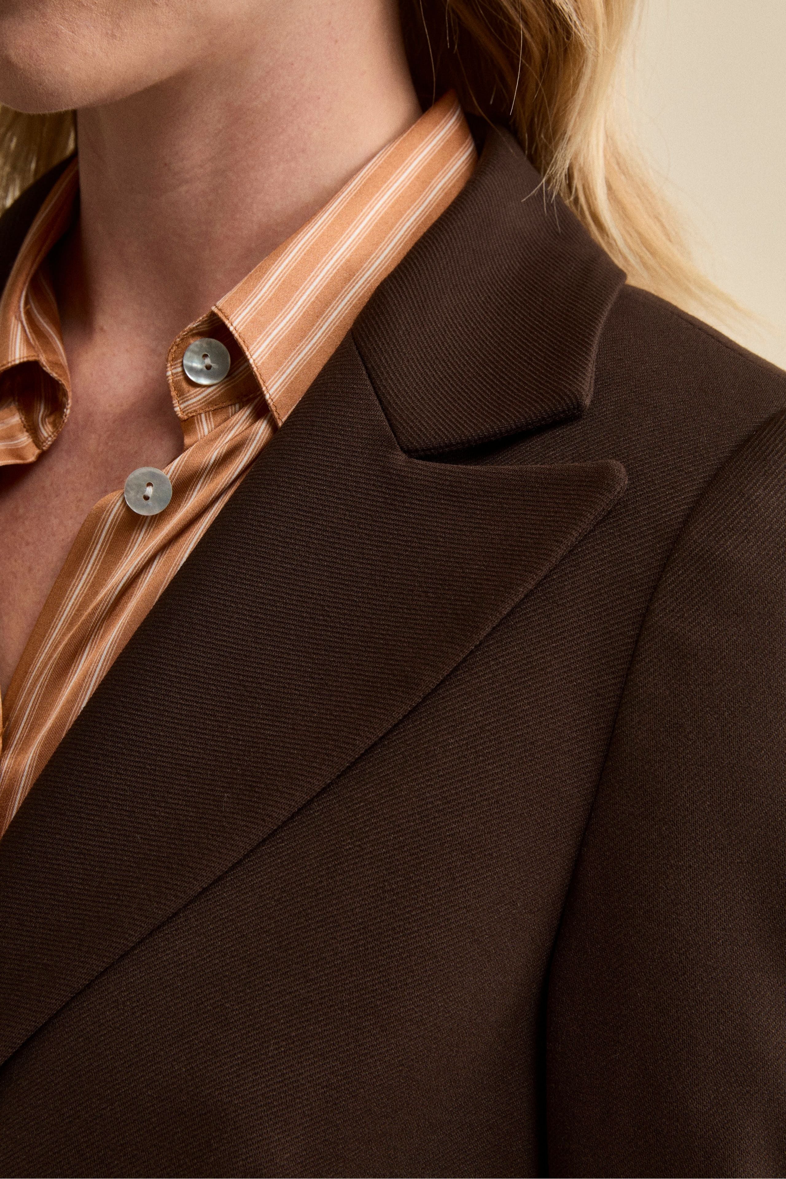Elegant Long Jacket with Peak Lapels - Dark brown