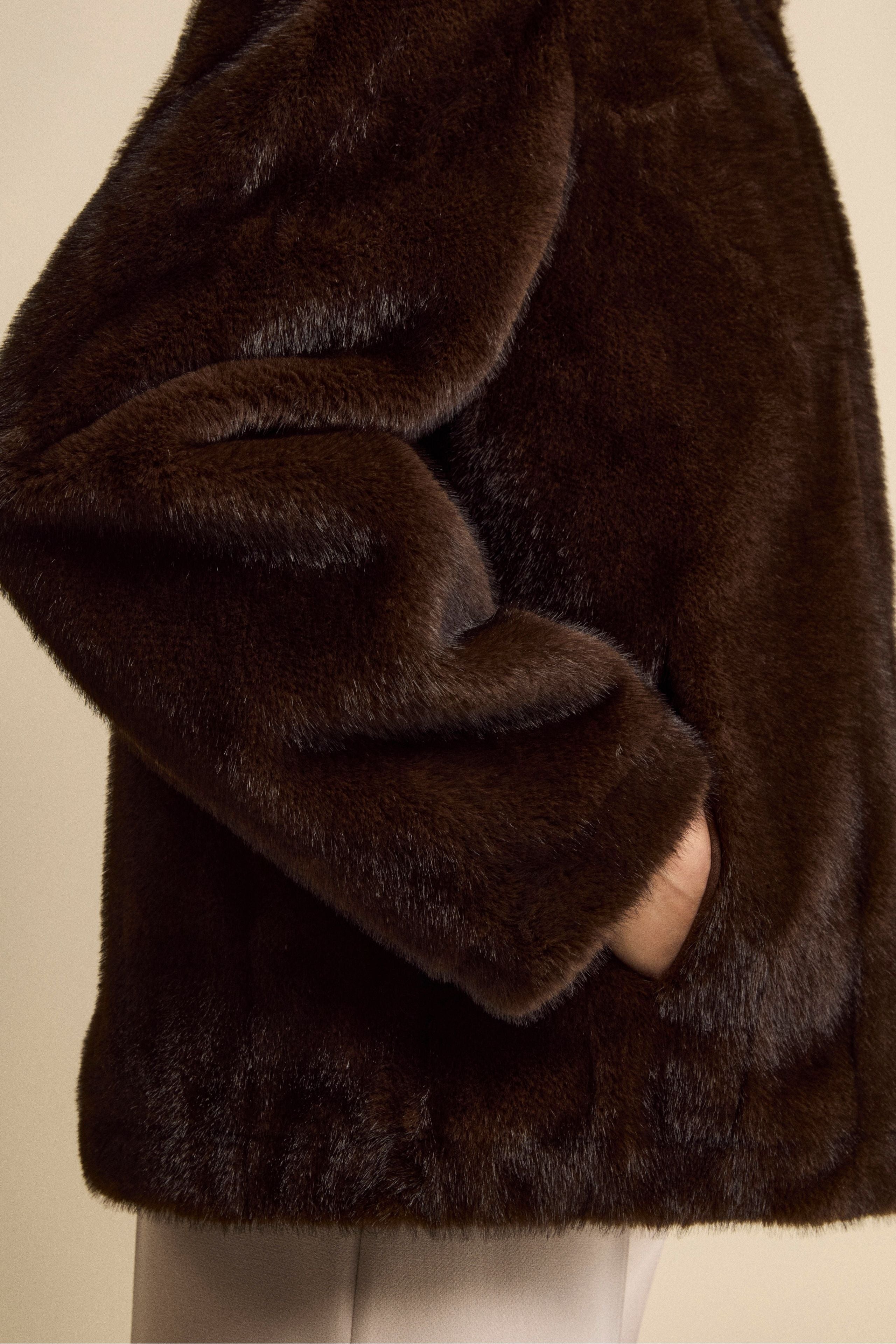 Fur Jacket with Zip and Hood - Dark brown