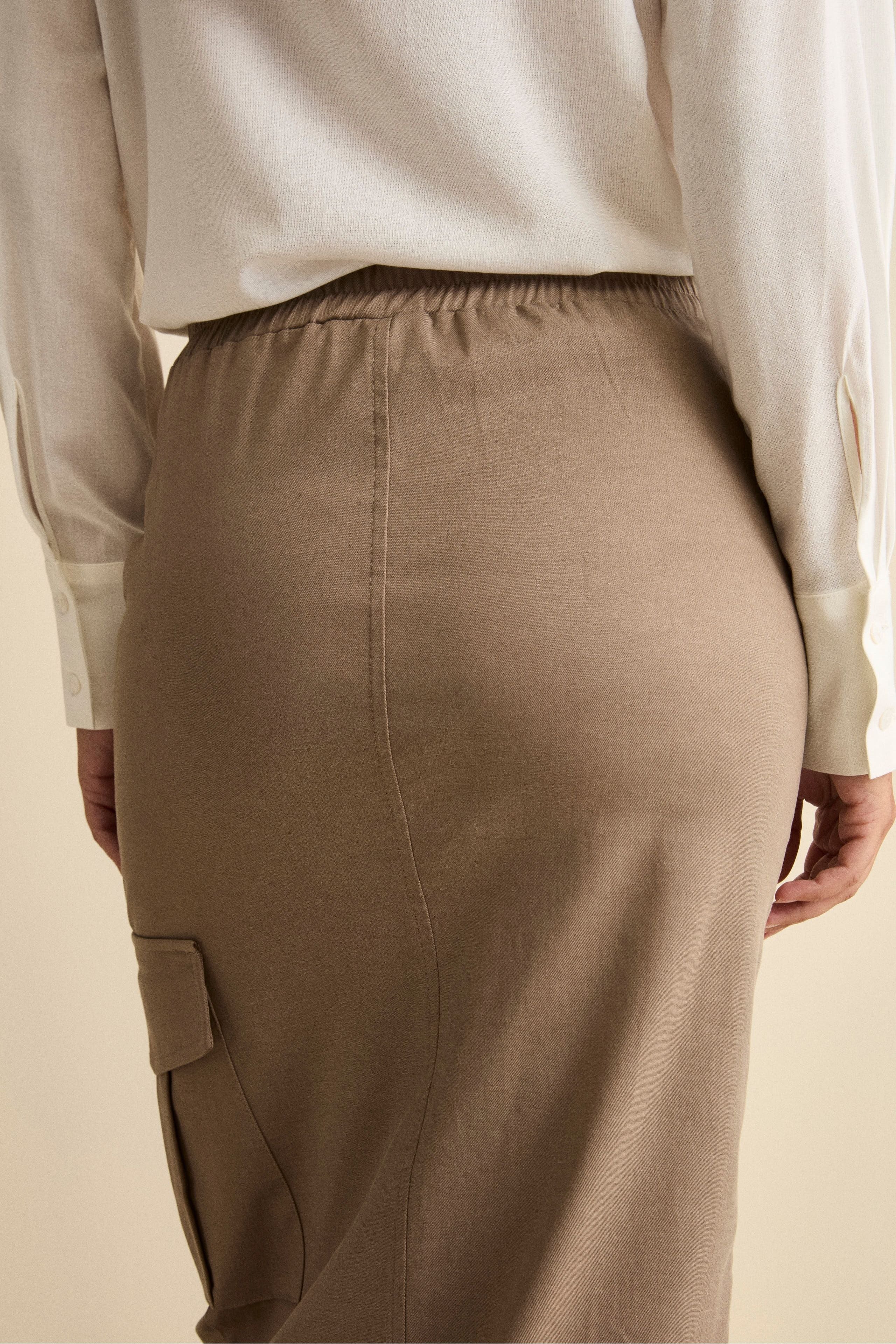 Langer Gabardinerock mit Schlitz - grau