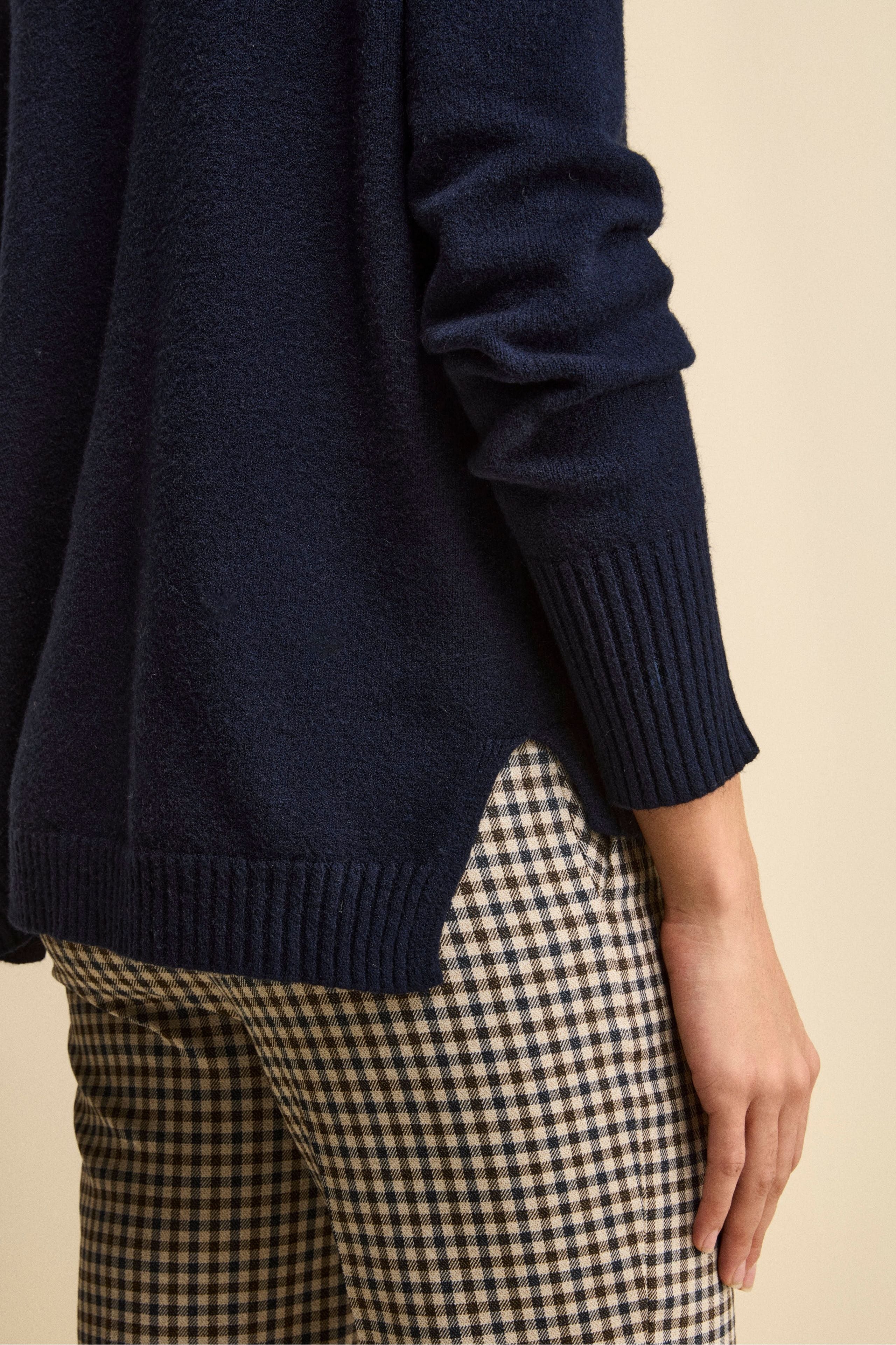 Soft Crewneck Sweater with Pockets - BLUE