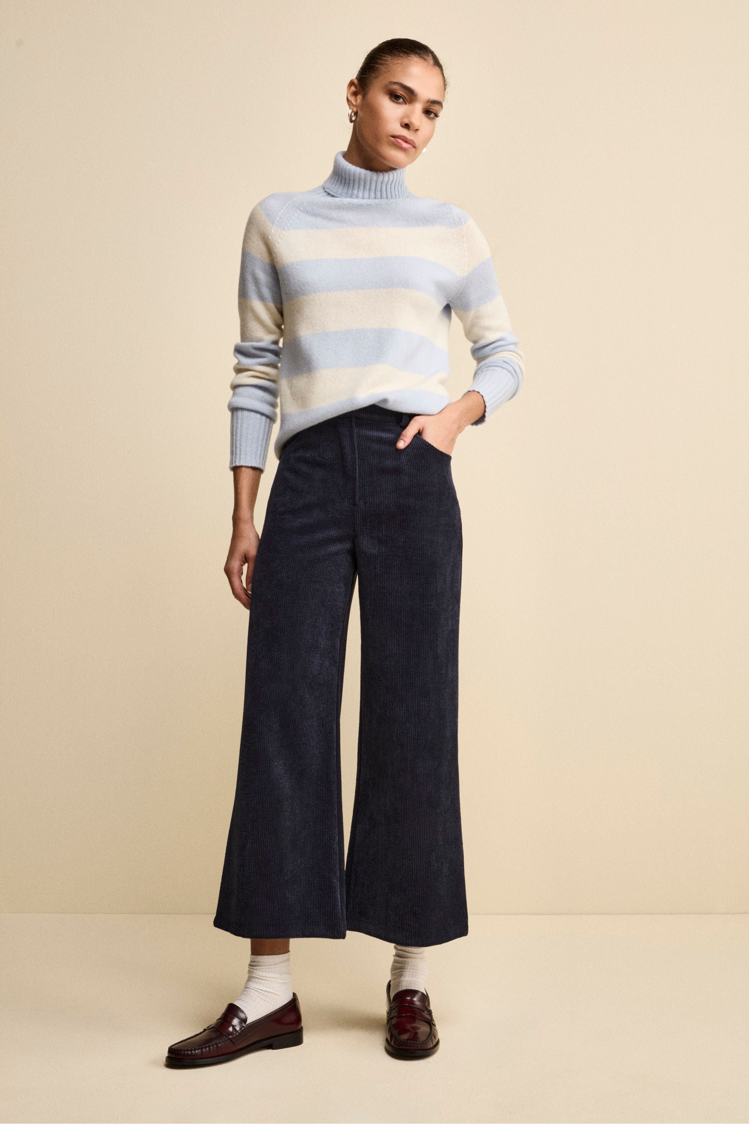 Weite Cordhose in Cropped-Länge - BLAU