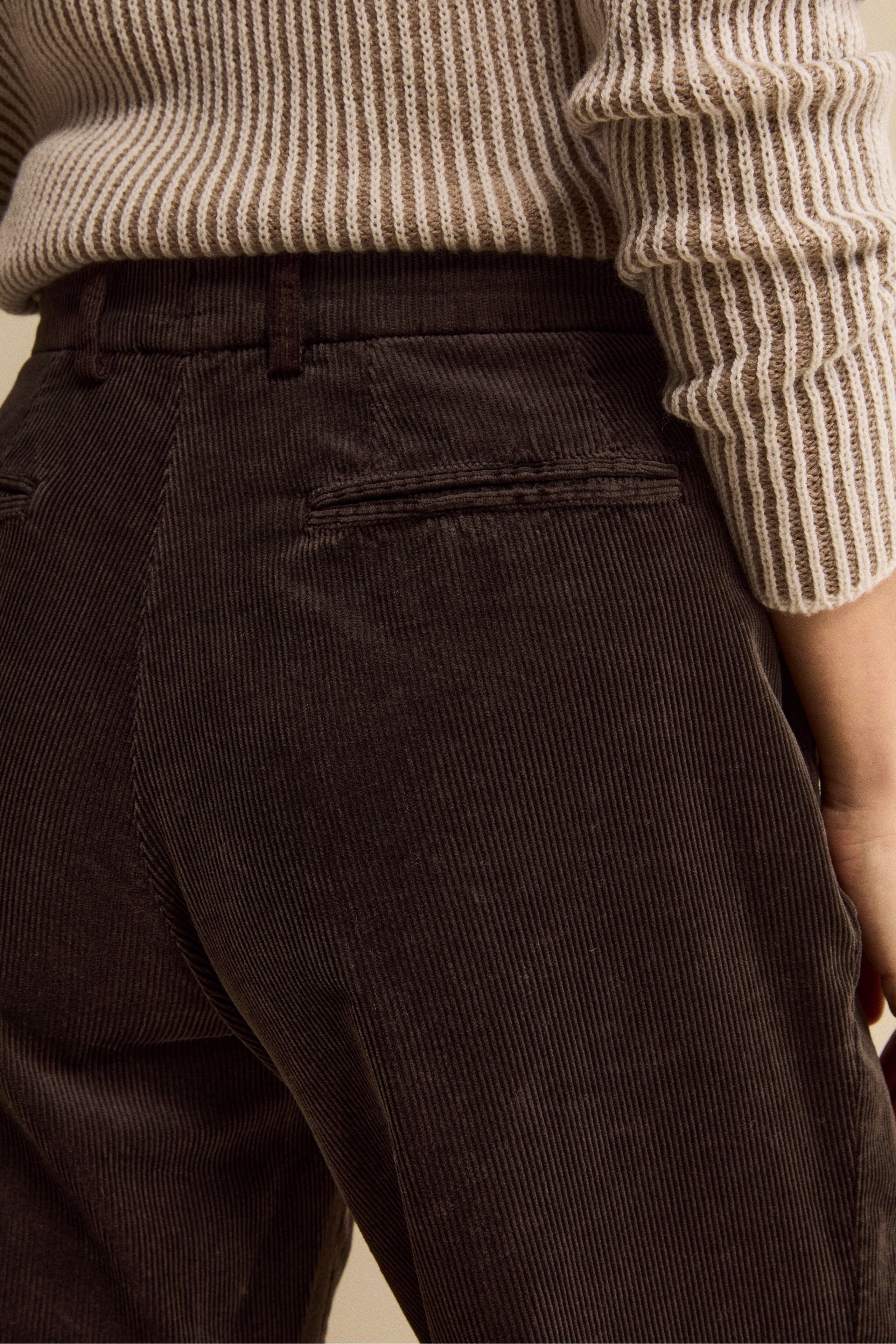 Weite Cordhose mit Schlag - braun