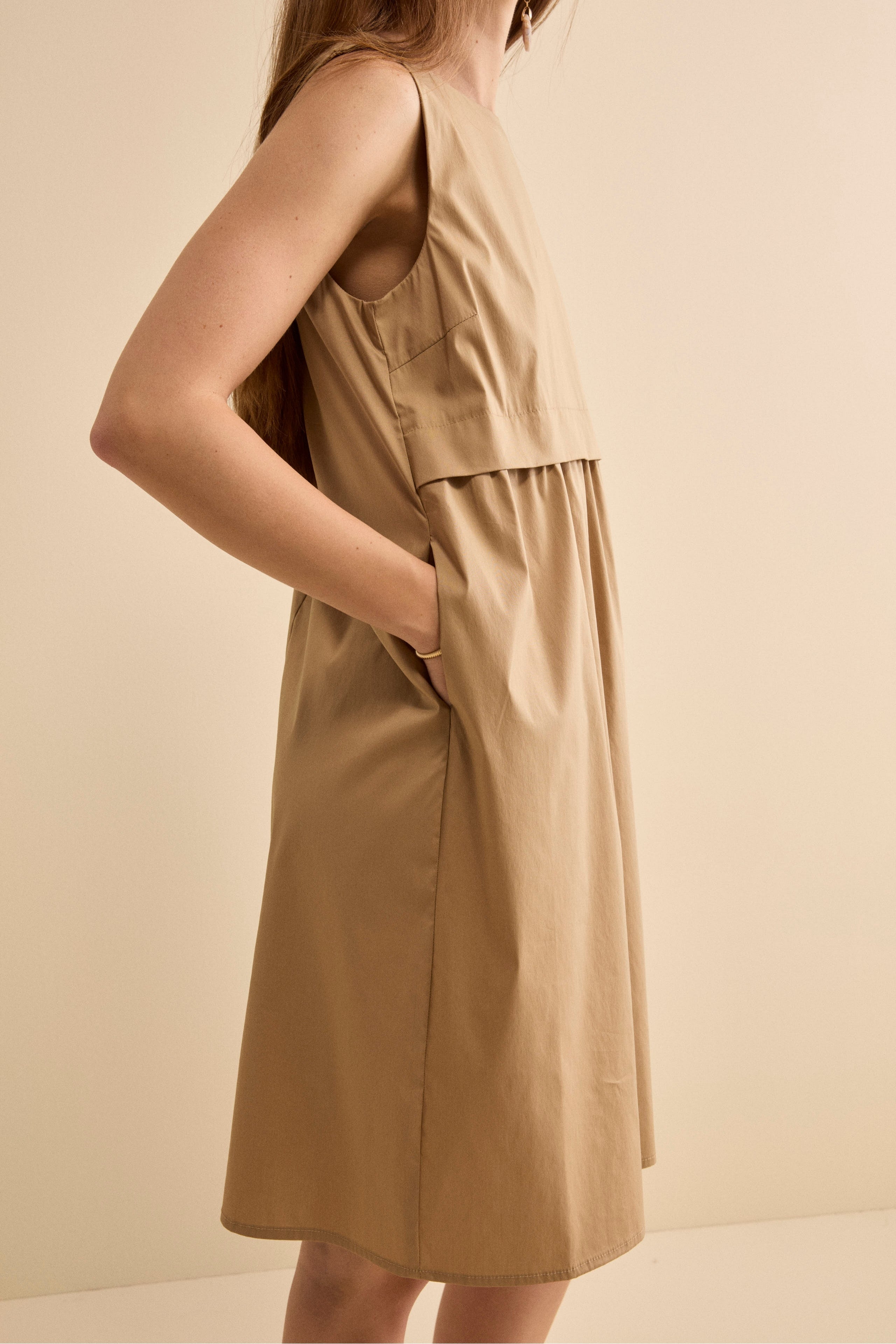 Abito Midi Smanicato in Tela - CAMMELLO