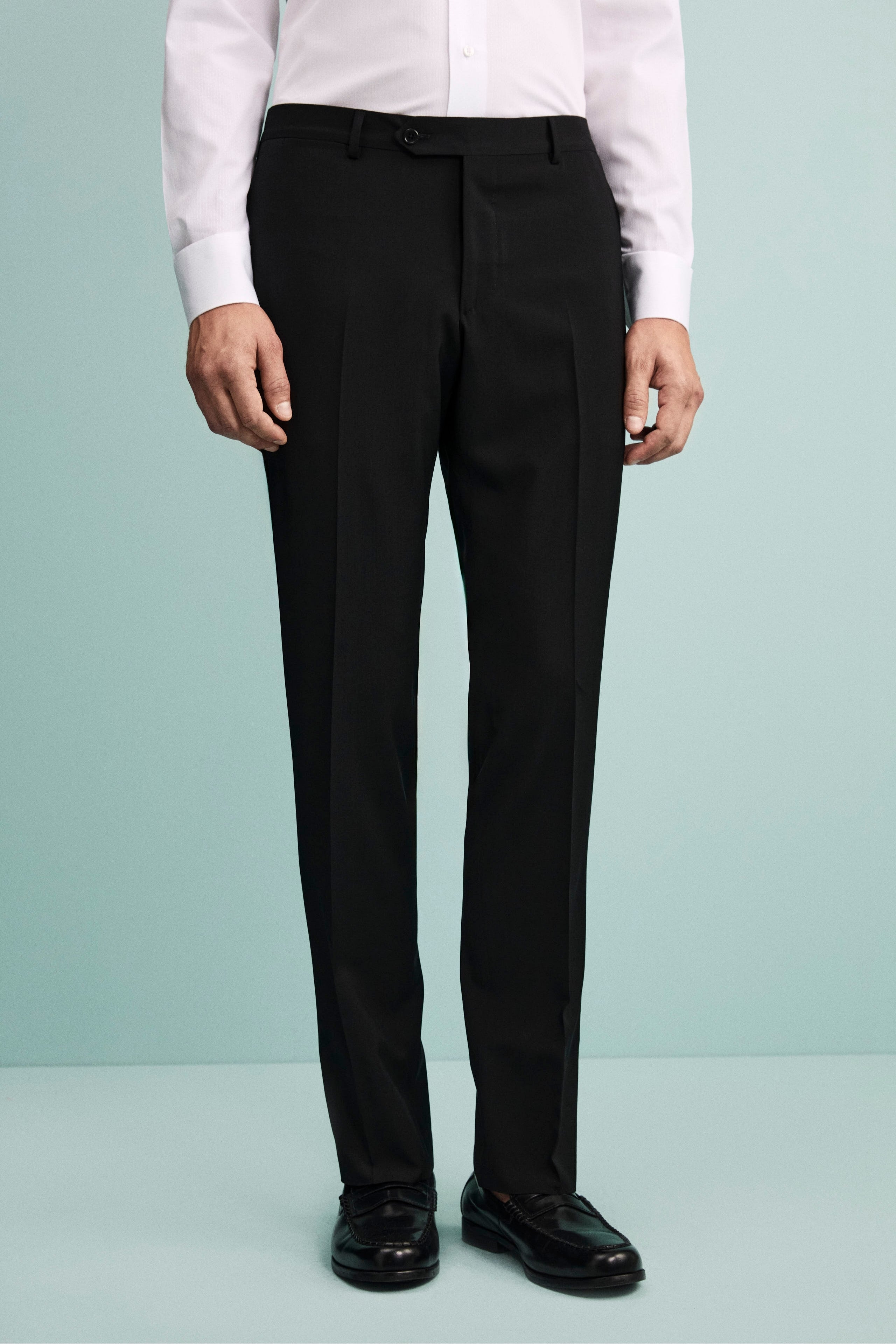 Abito in Lana Vergine Slim Fit con Revers Classico - NERO