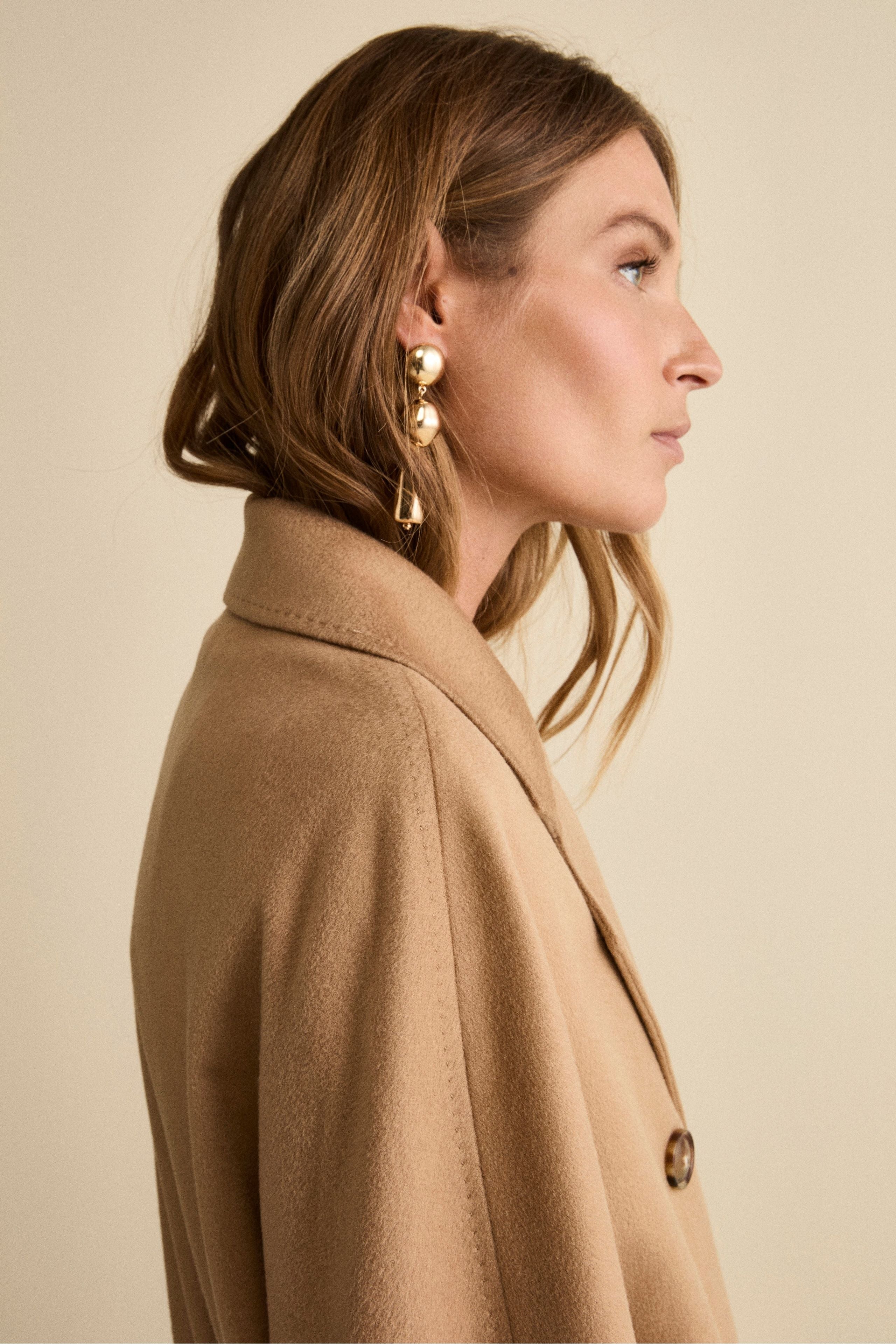 Long Lined Double-Breasted Coat in Cashmere - Camel