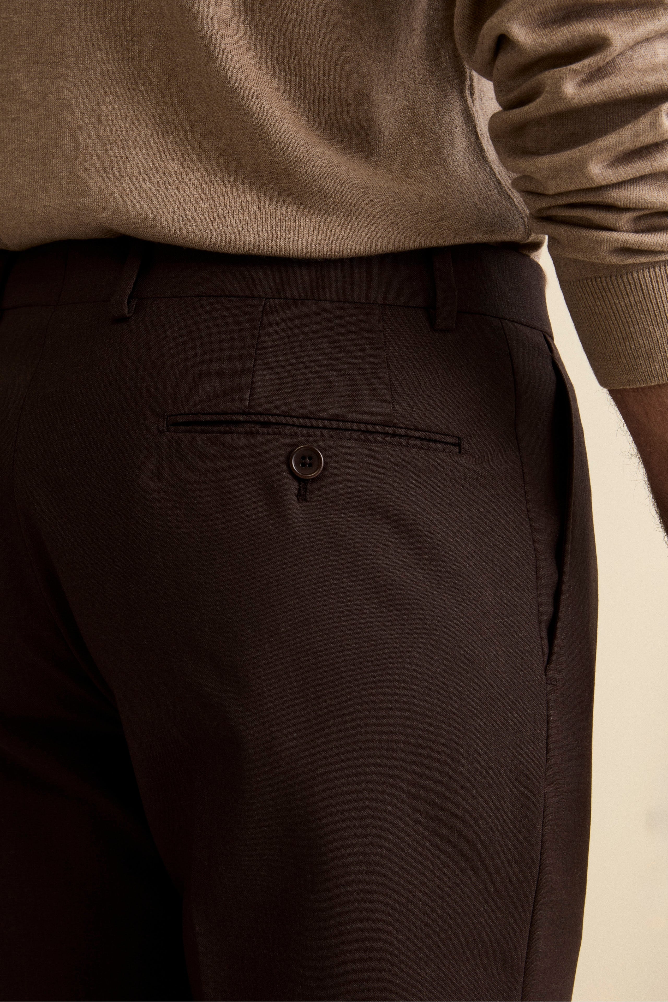 Semi-Lined Slim Fit Suit in Virgin Wool - brown