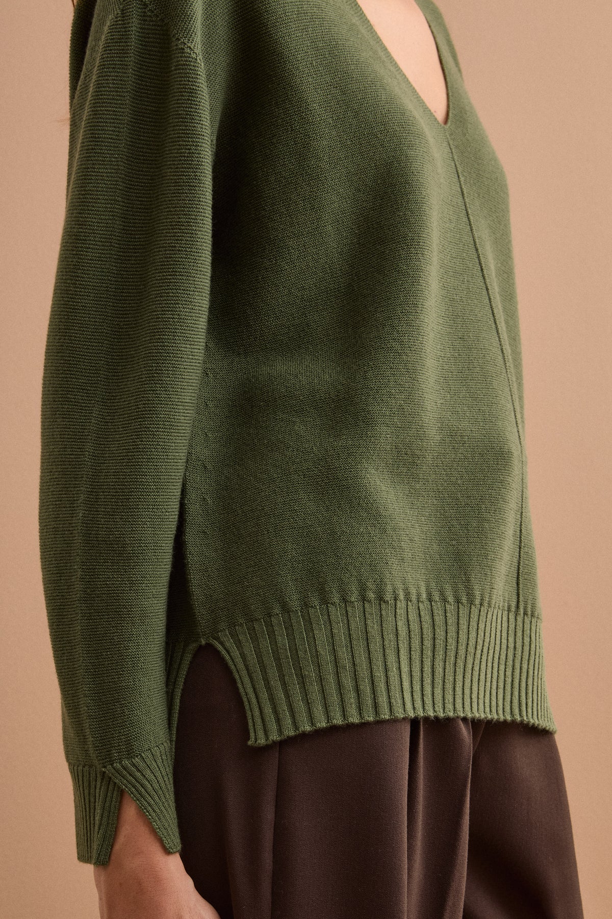 Oversize-V-Ausschnittpullover aus Merinowolle - Militärgrün