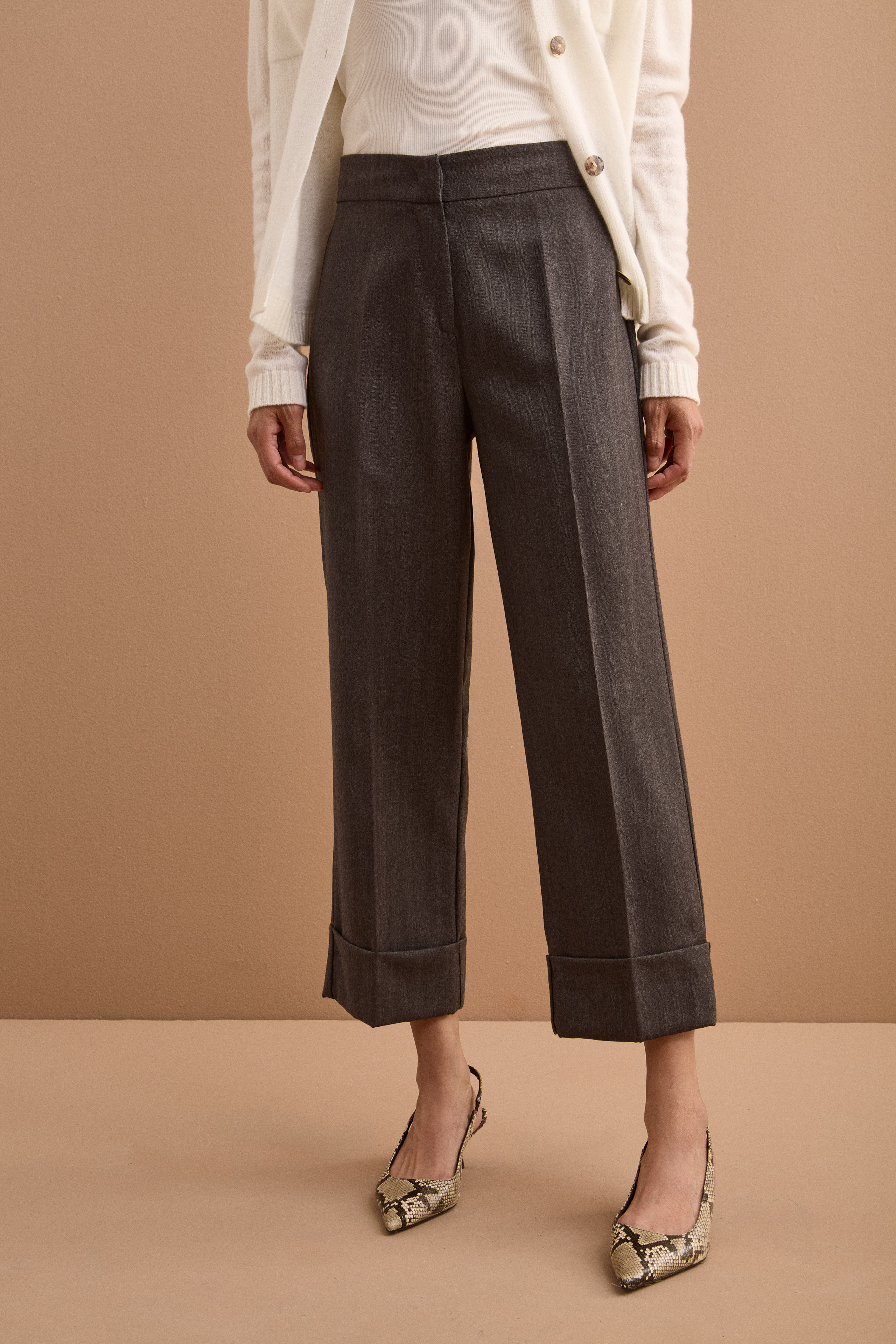 Pantalon droit à revers en pure laine - -