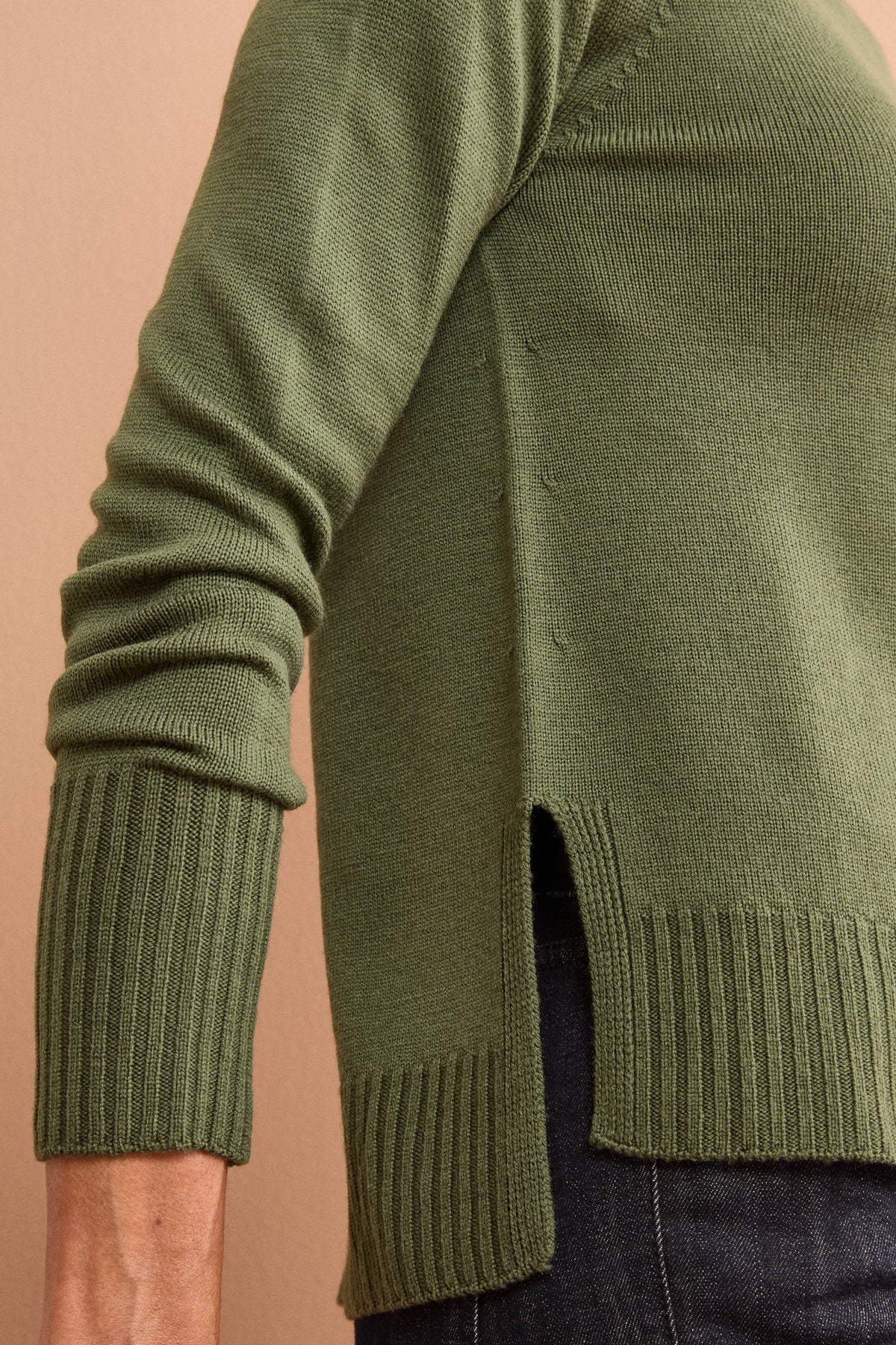 Merino-Rundhalspullover mit Rippbund - Militärgrün