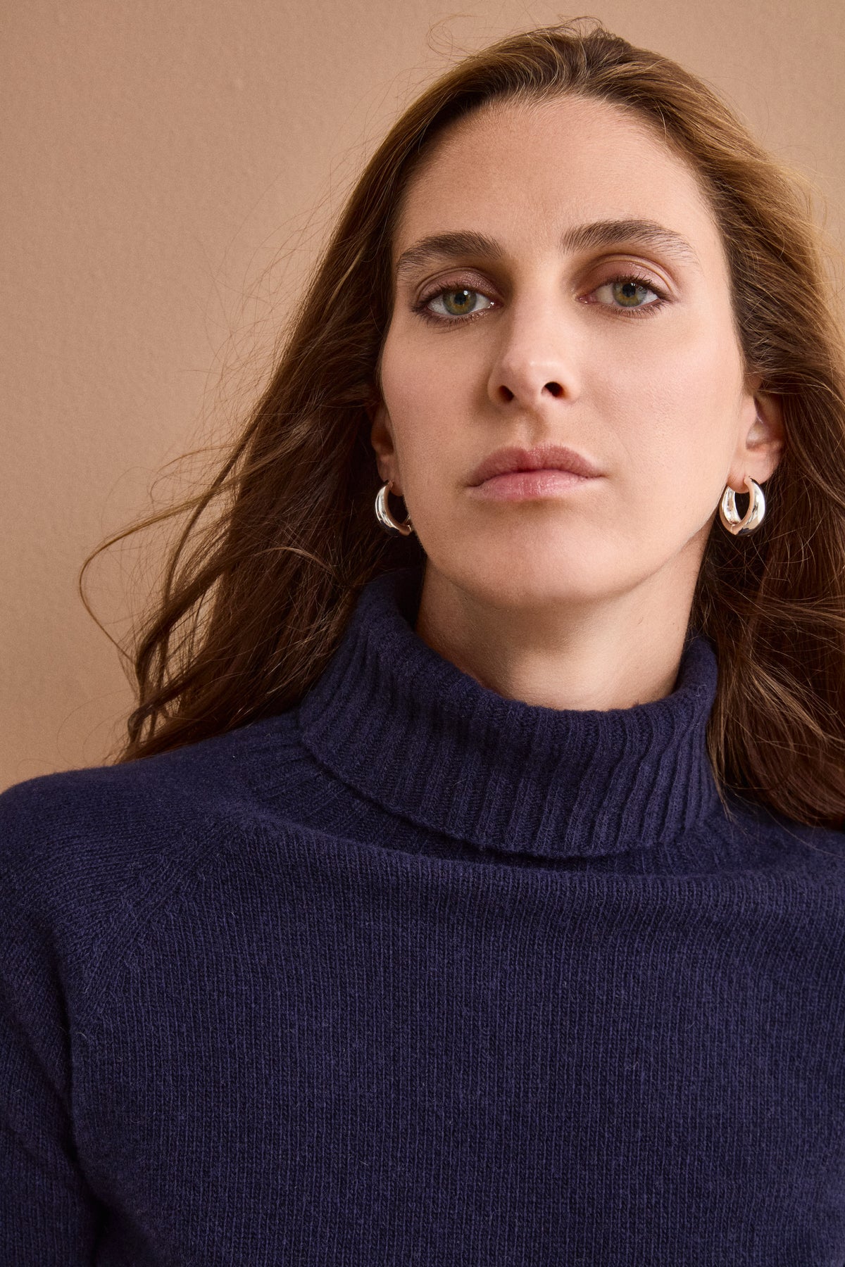 Raglan Turtleneck in Wool and Cashmere with Ribbed Neck - BLUE
