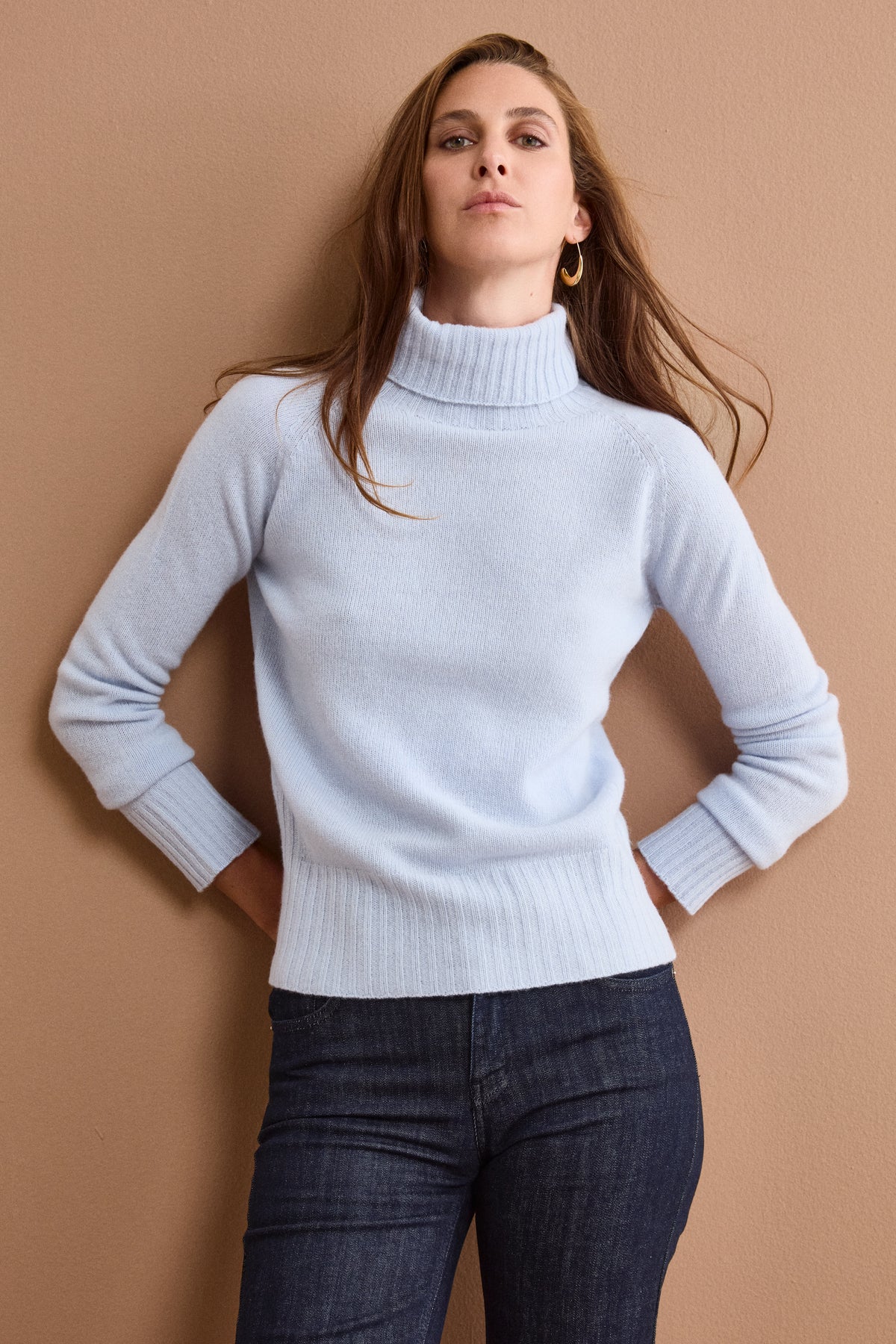 Raglan Turtleneck in Wool and Cashmere with Ribbed Neck - Light blue