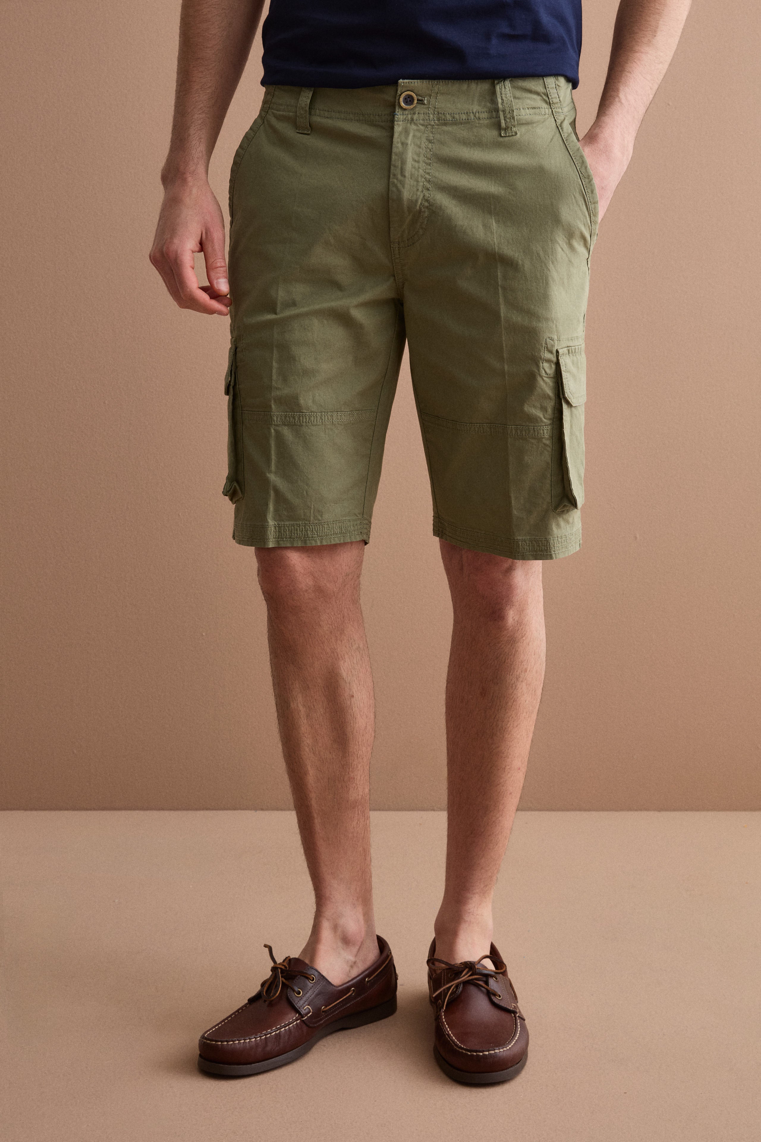 Men’s cotton cargo bermuda shorts with side pockets - Sage green