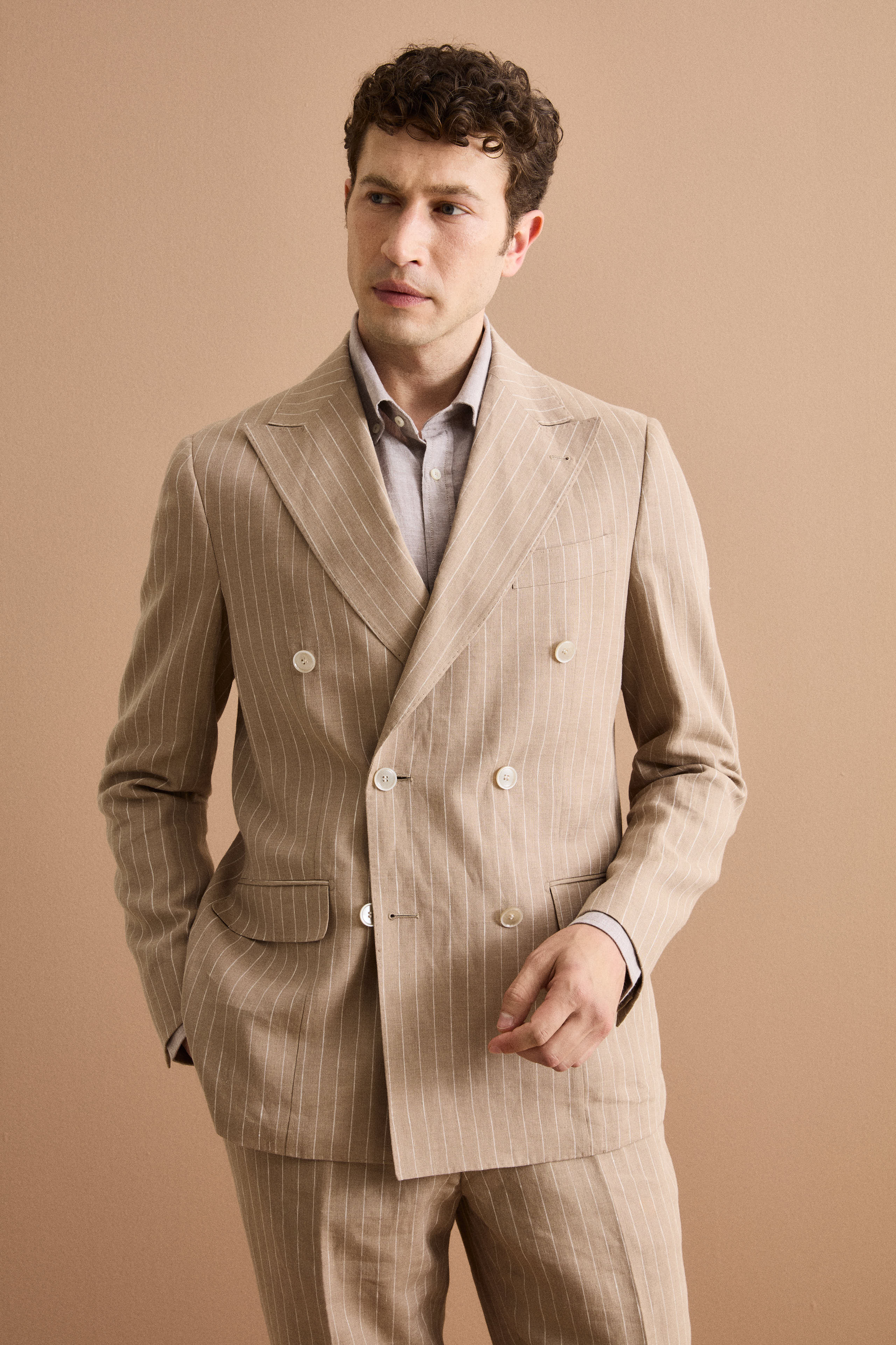 Zweireihiger Nadelstreifenanzug aus Reinem Leinen - -