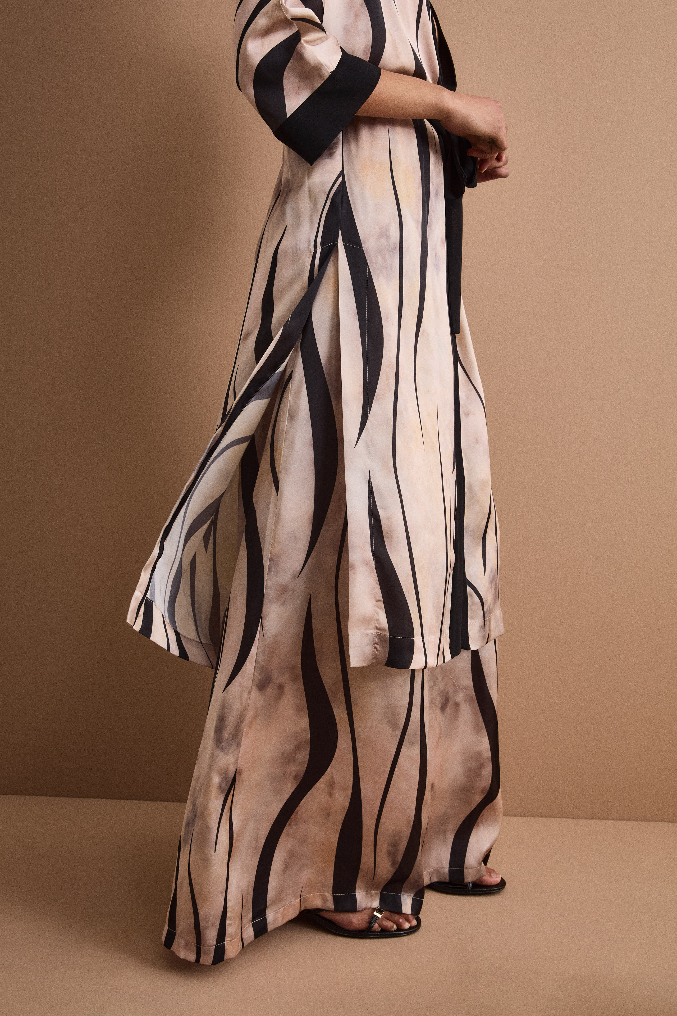 Long Kimono-Style Duster Coat with Belt - GOLD PATTERN
