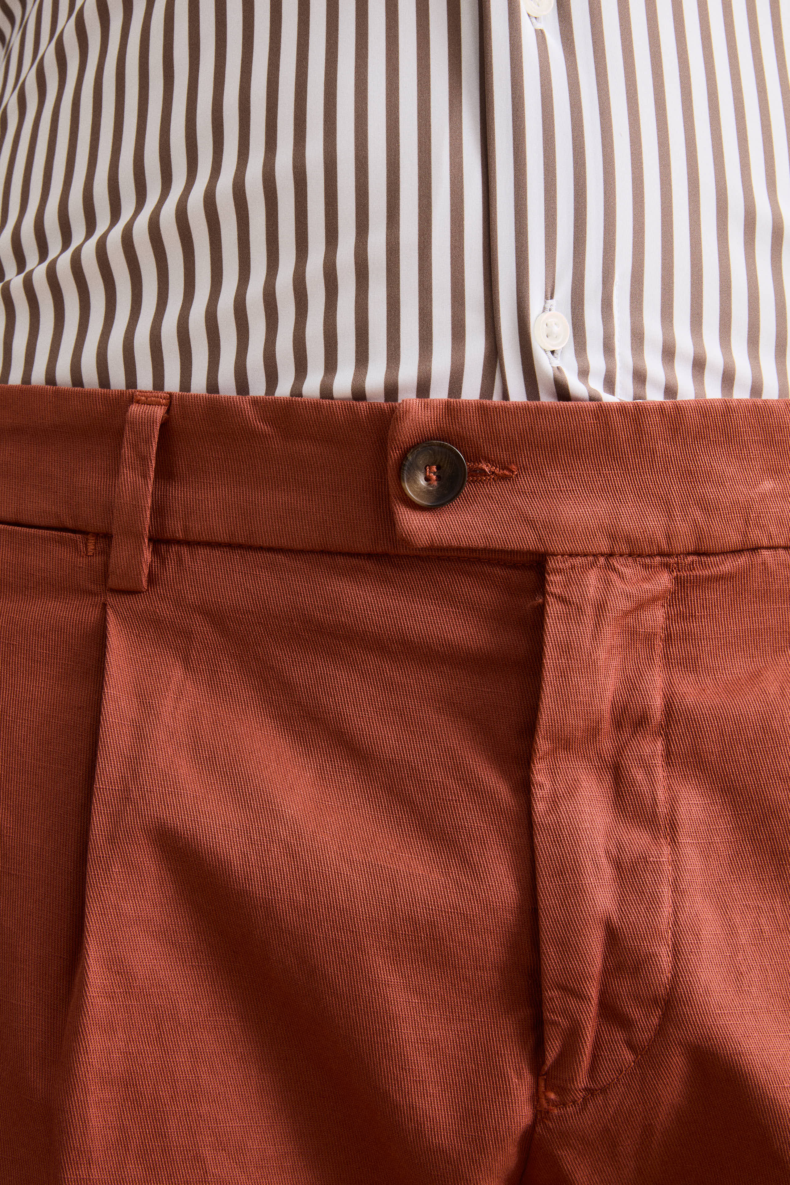 Carrot-Hose aus Leinenmischung mit Bundfalten und Umschlag - Gebranntes Braun