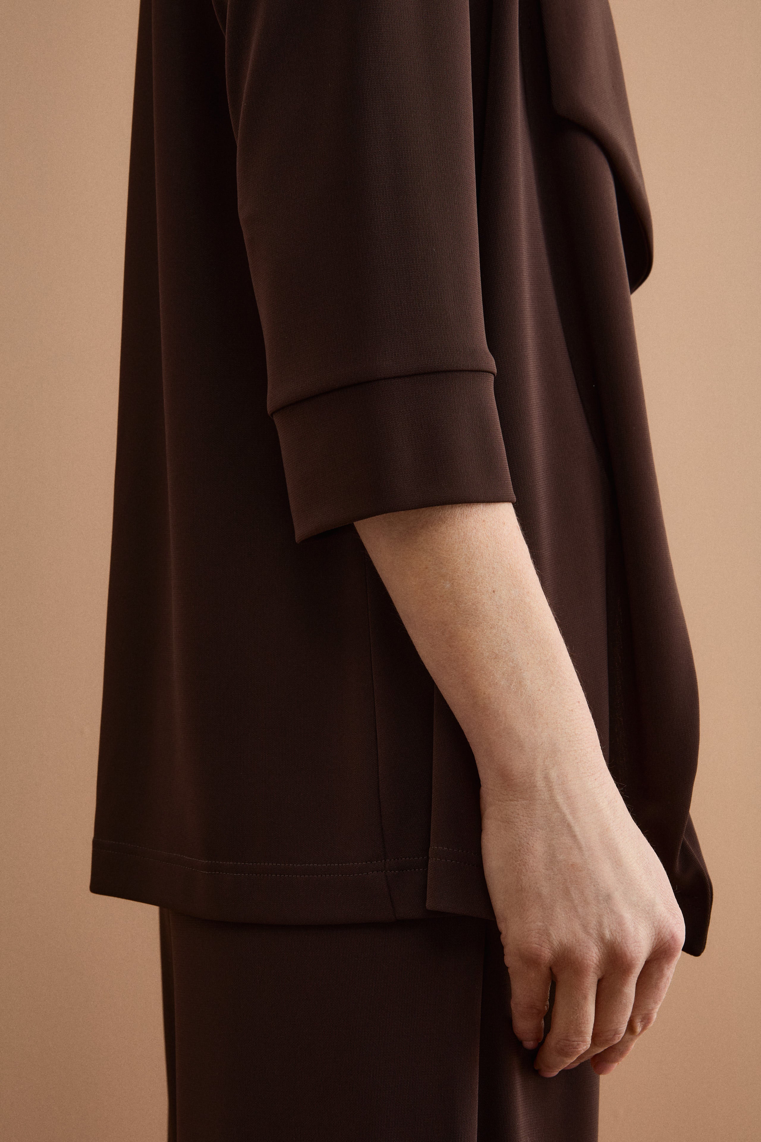 Elegante Strickjacke aus Jersey-Crêpe - -