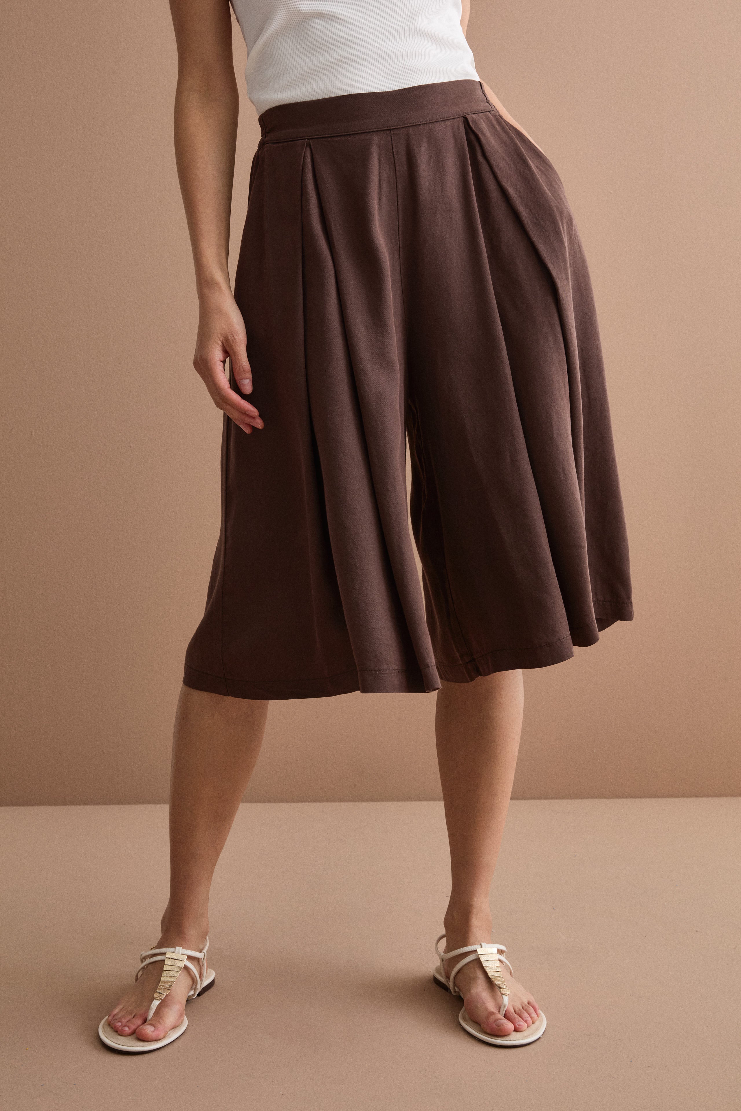 Oversized Bermuda Shorts with Pleats - brown