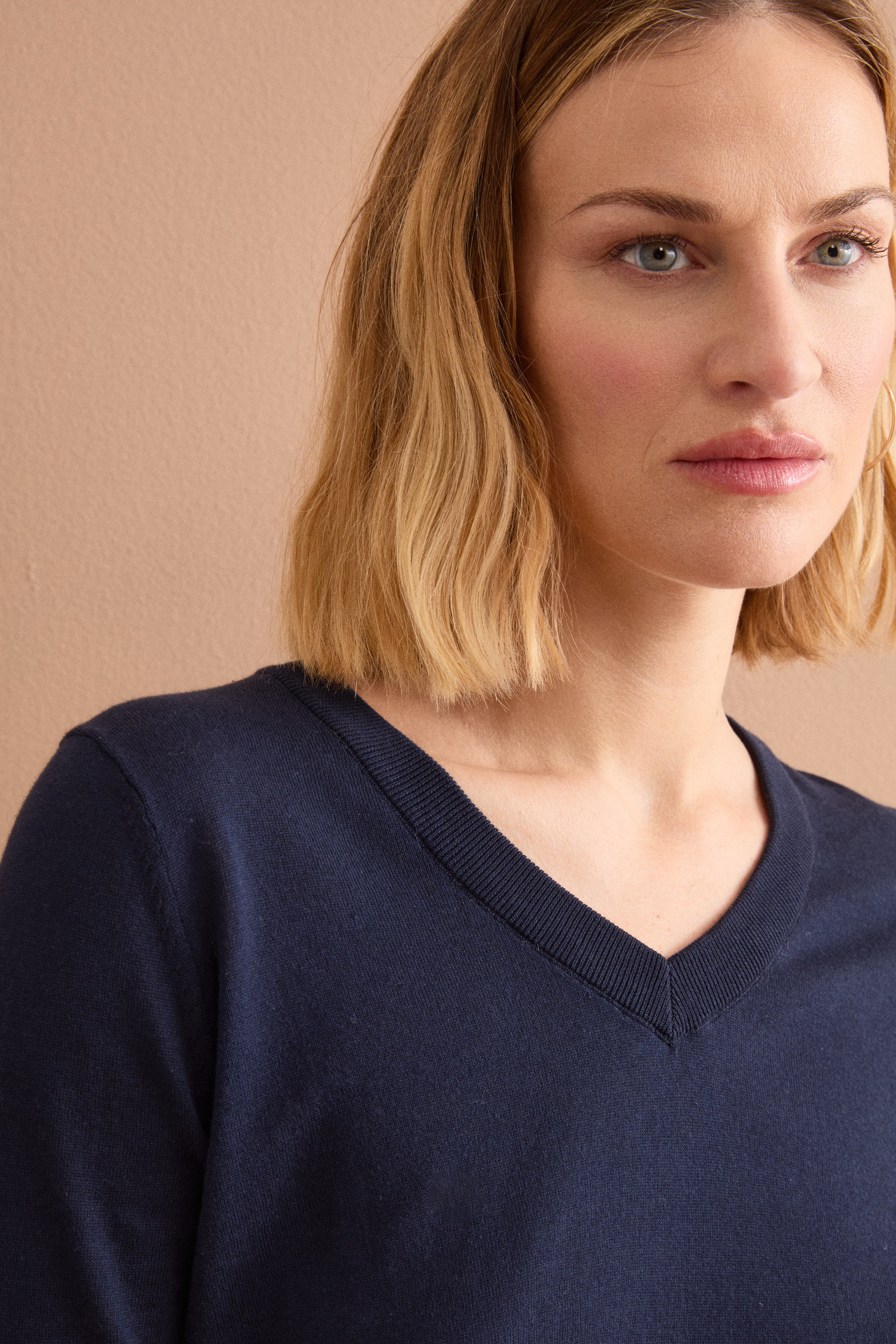 Boxy-Baumwollpullover mit V-Ausschnitt - BLAU