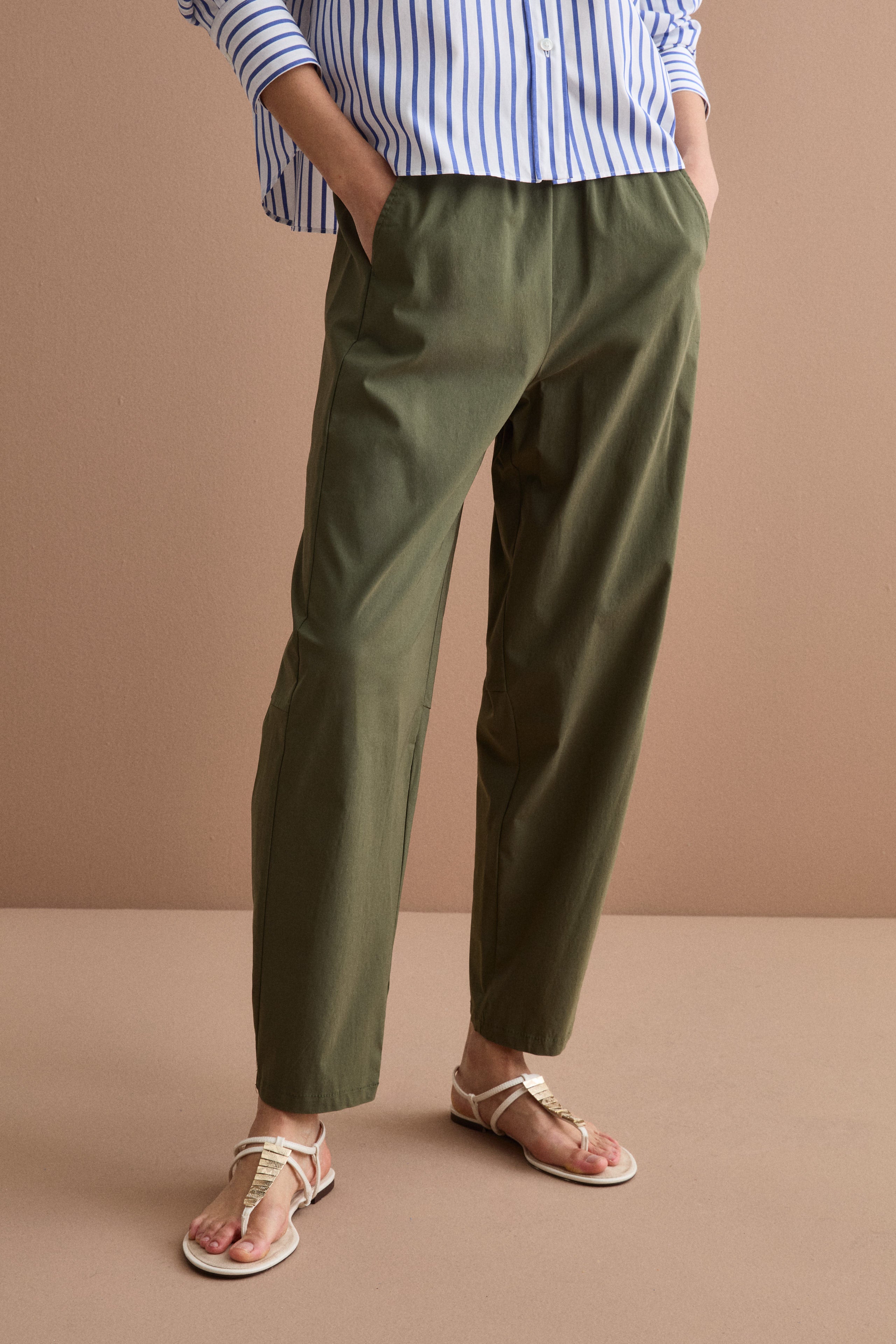 Carrot Trousers with Elasticated Waist - Military green